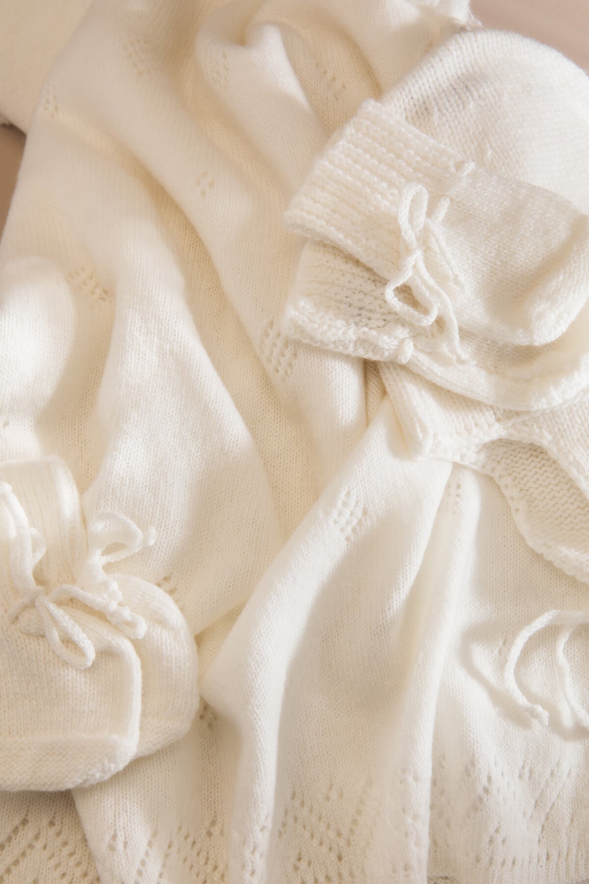 Johnstons of Elgin - Baby's White Cashmere Gift Set