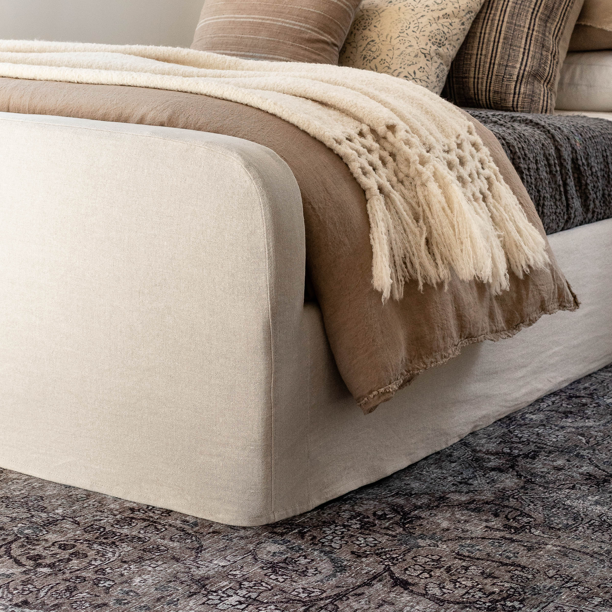 Amber Interiors - Shelby Bed with Footboard