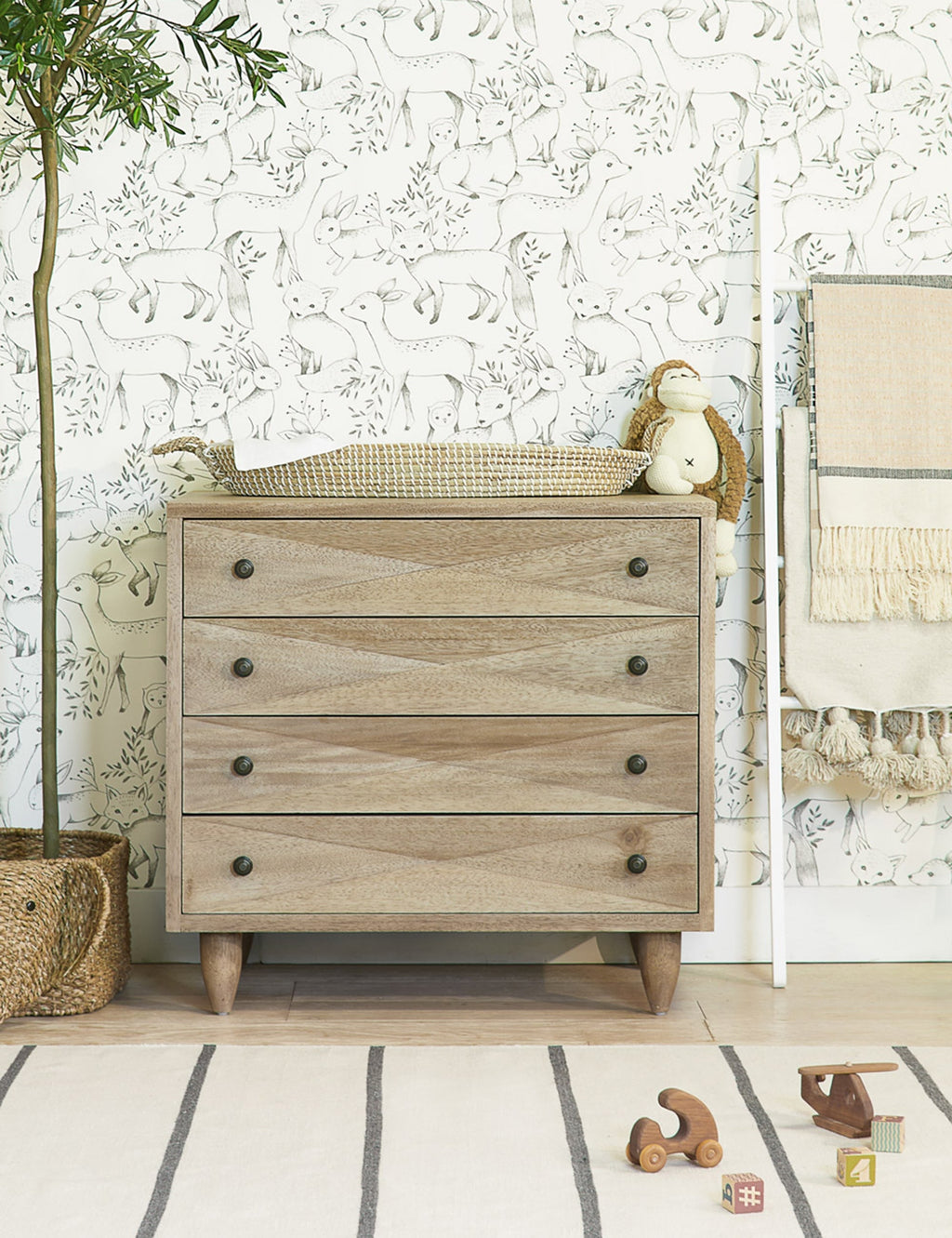 Lulu and Georgia - Sen 4 - Drawer Dresser