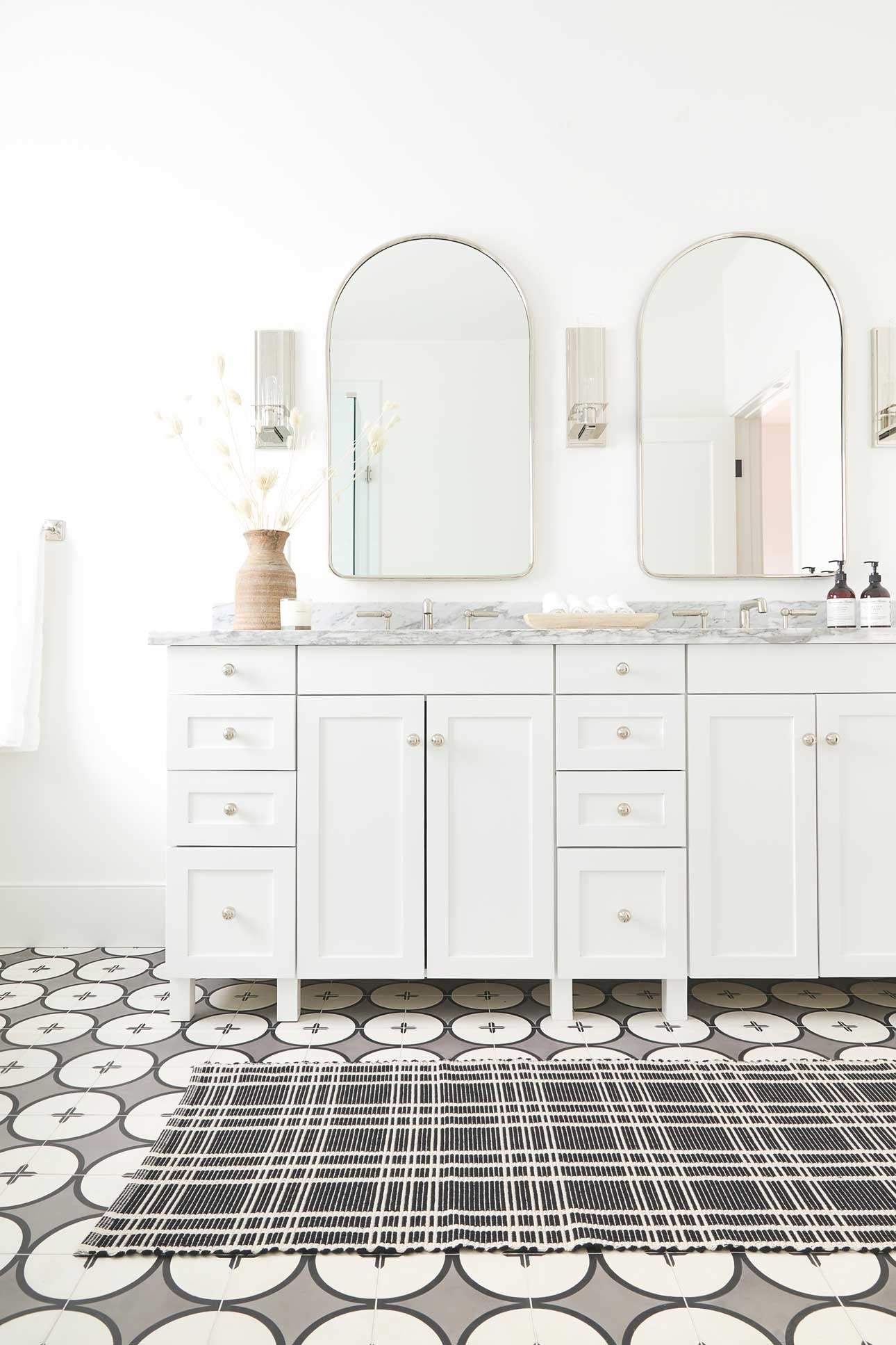 Lulu and Georgia - Rika Mat