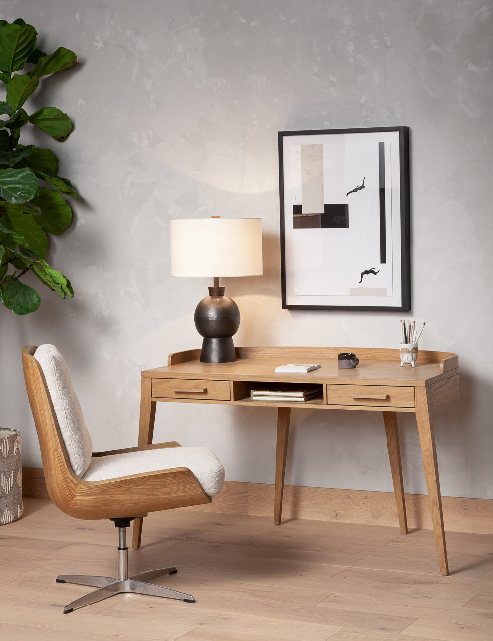 Lulu and Georgia - Drake Desk
