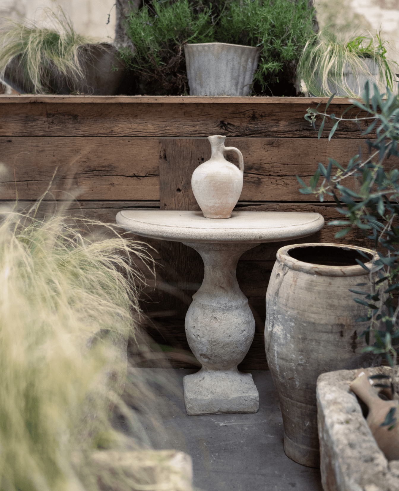Olive Ateliers - Cast Demi Entry Table