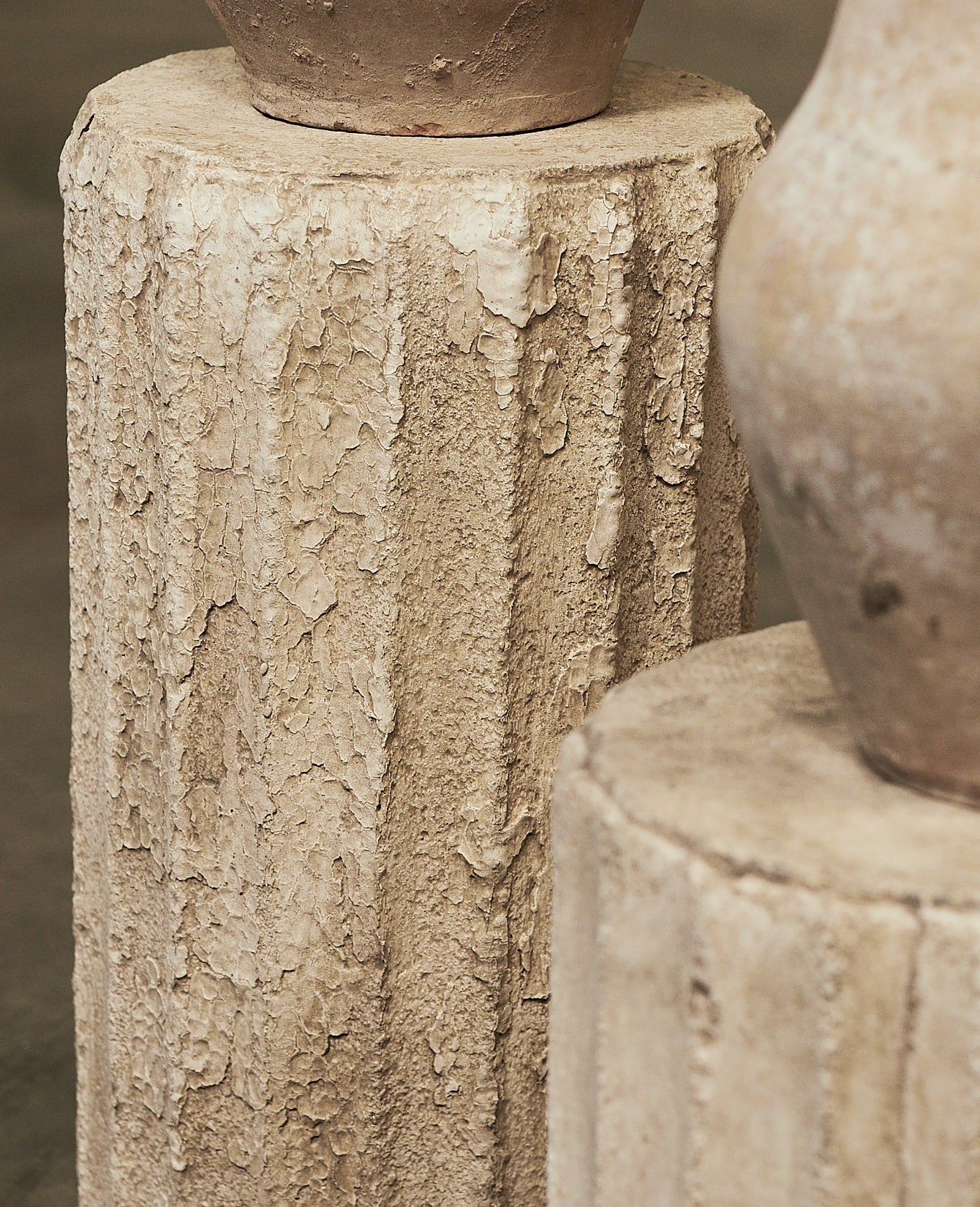 Olive Ateliers - Cast Fluted Pedestal