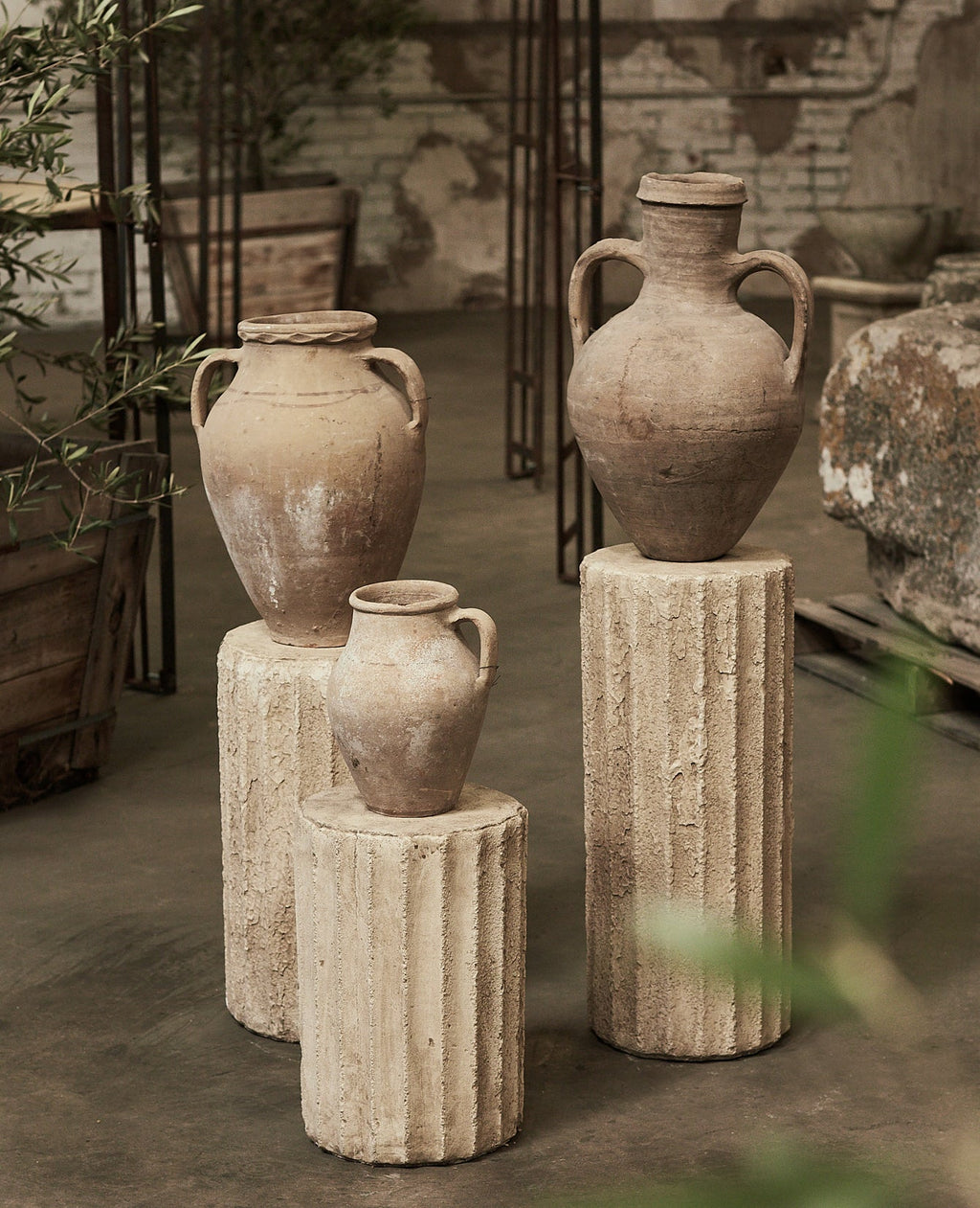 Olive Ateliers - Cast Fluted Pedestal