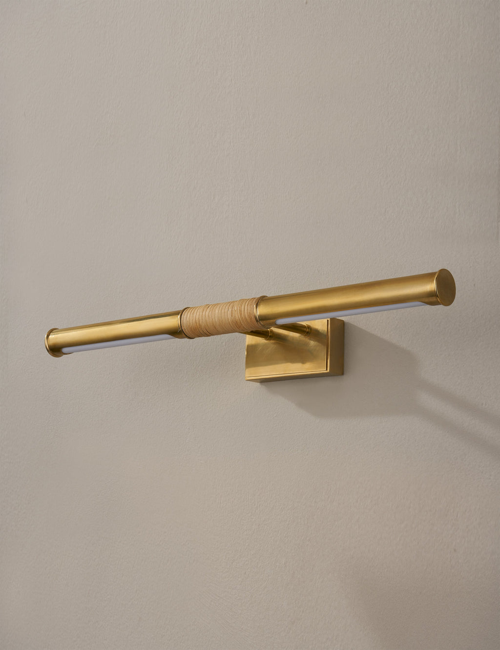 Lulu and Georgia - Calvin Picture Light