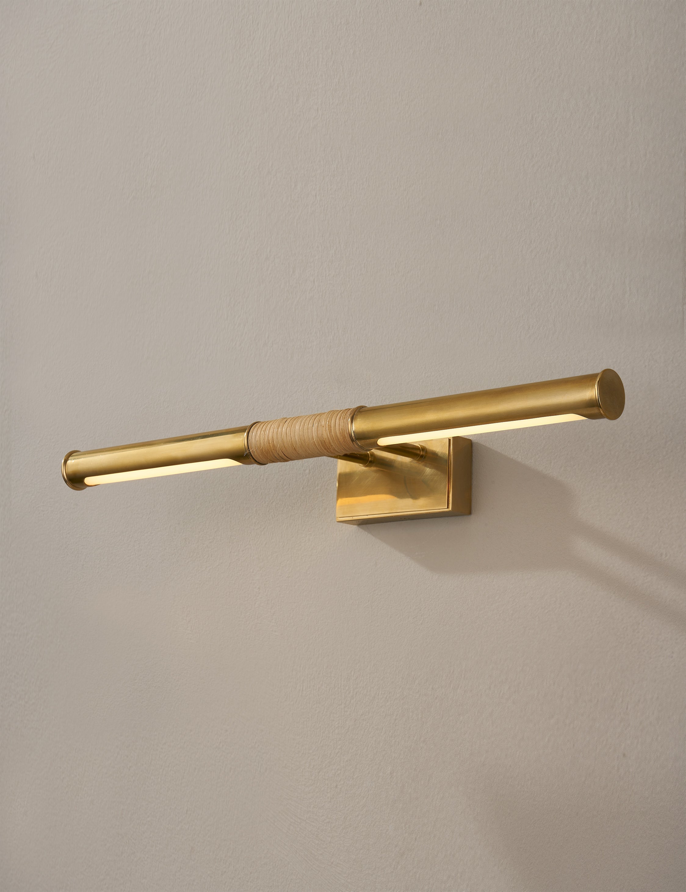 Lulu and Georgia - Calvin Picture Light