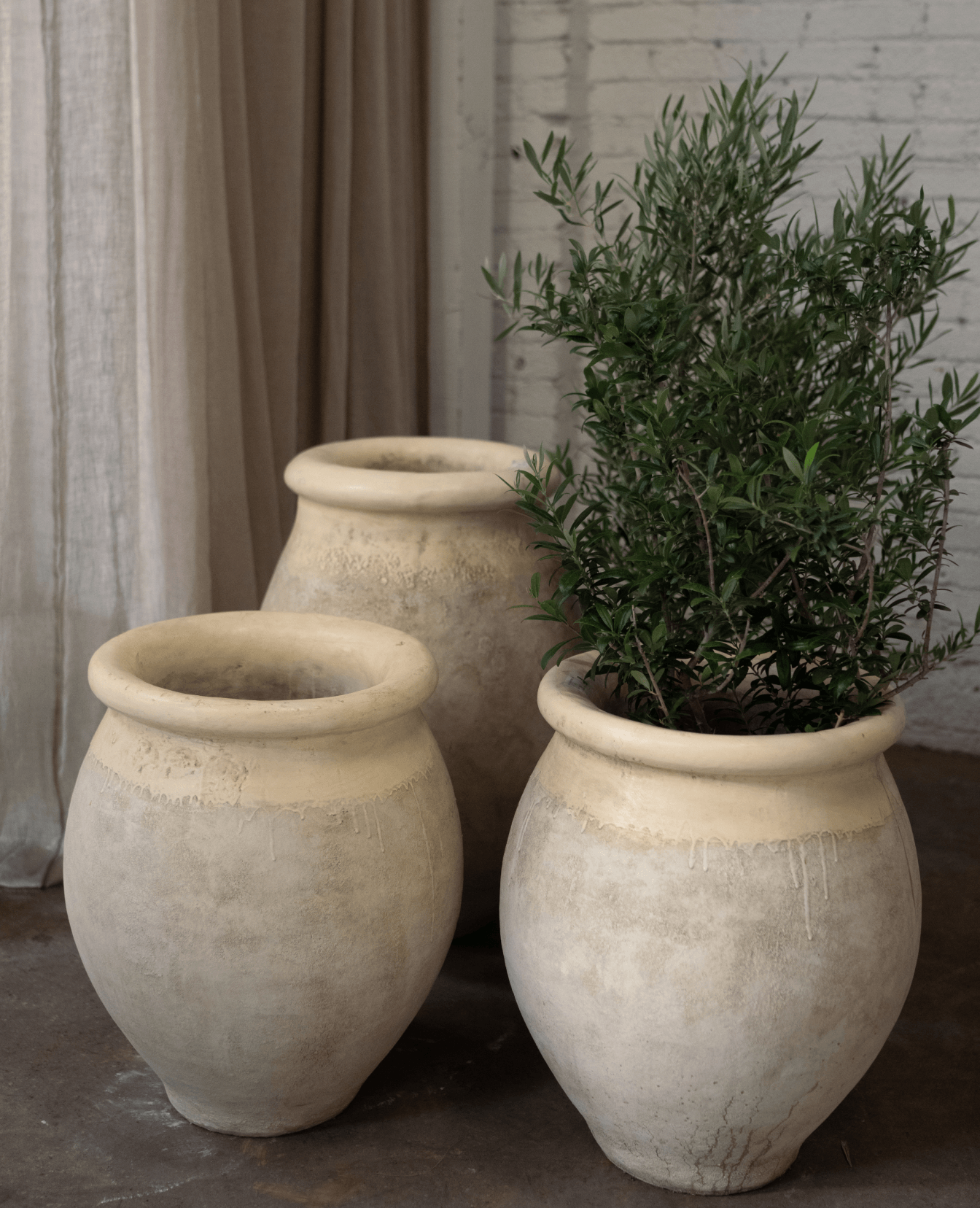 Olive Ateliers - Cast Aubergine Jar
