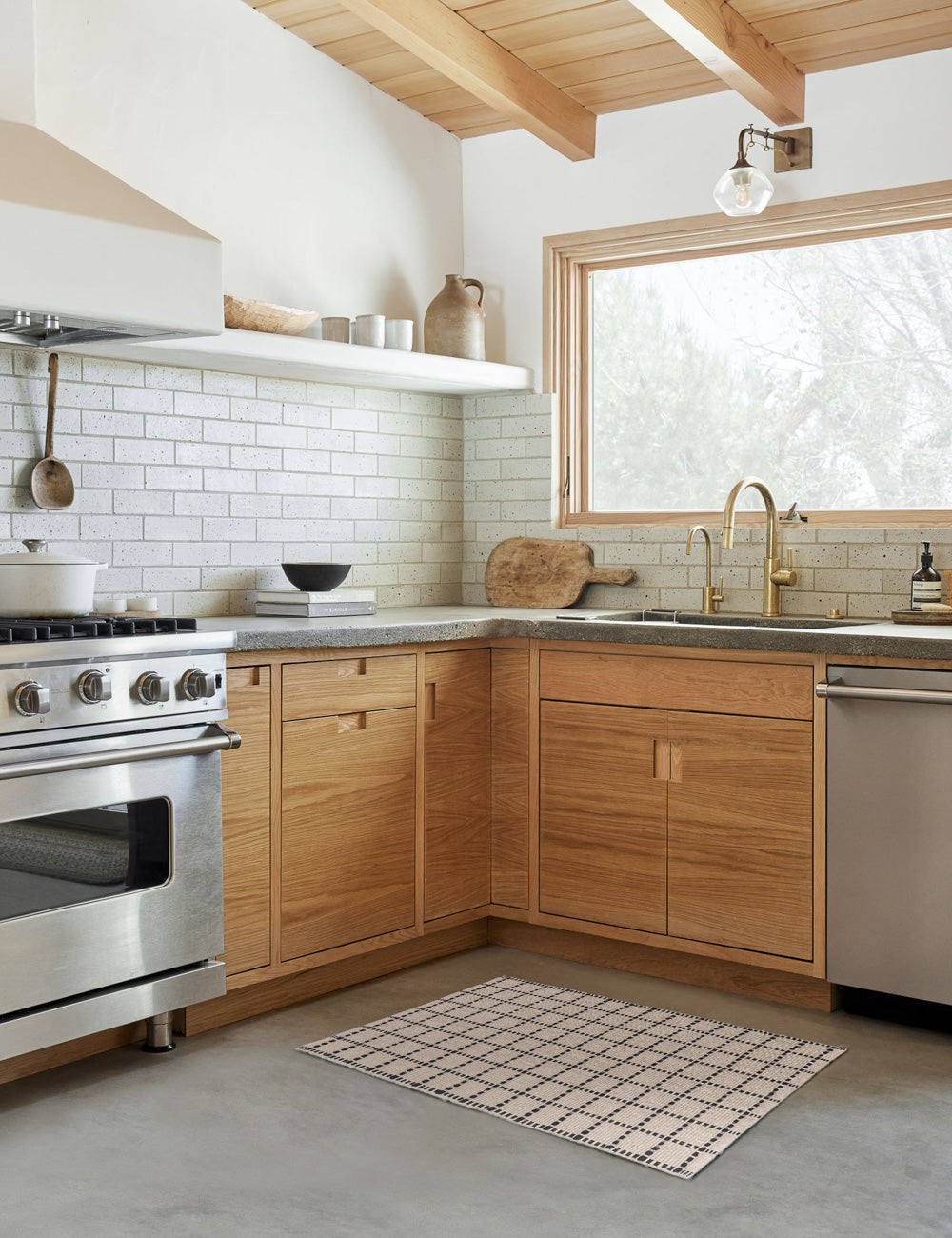 Lulu and Georgia - Sebou Mat