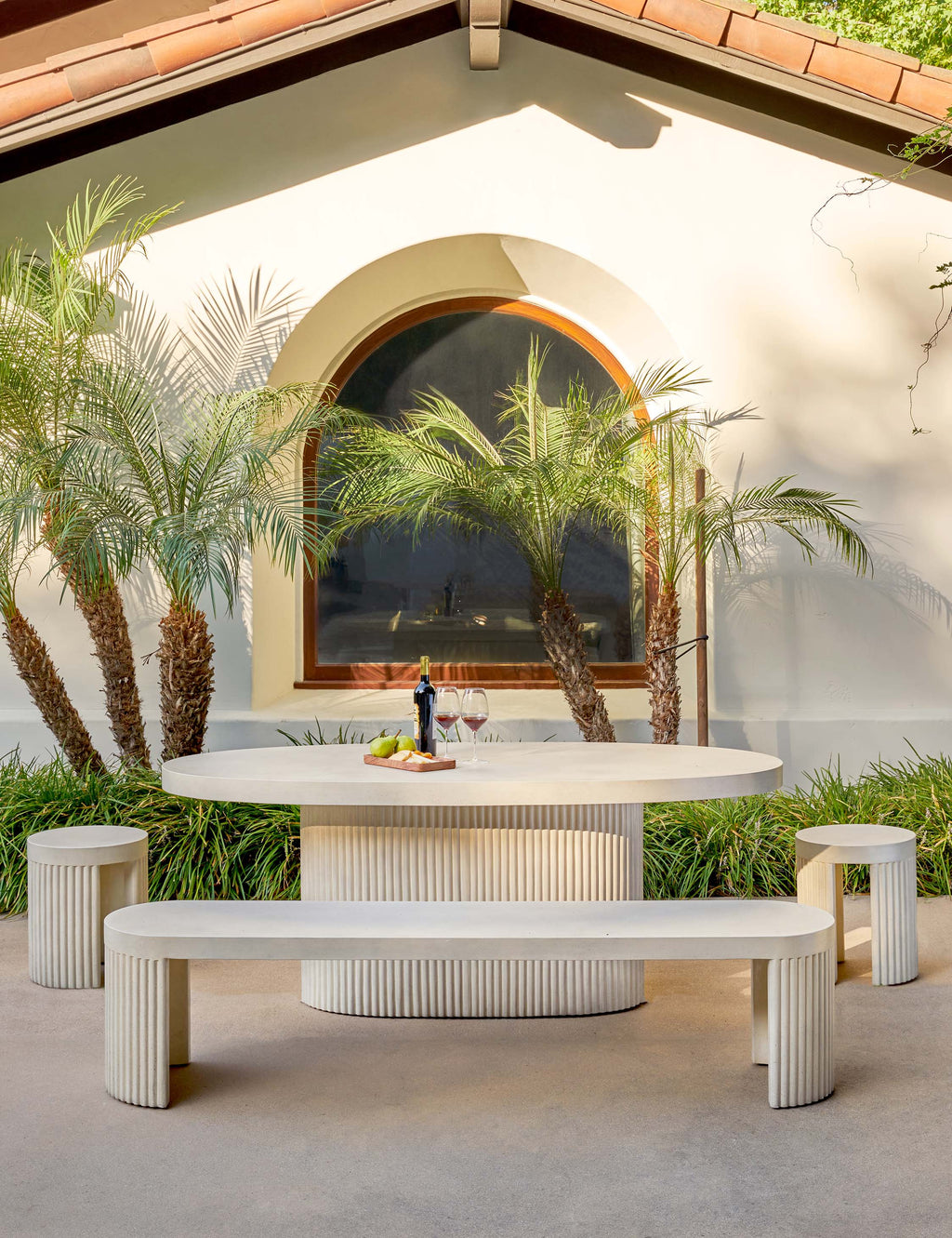 Lulu and Georgia - Lelia Indoor / Outdoor Oval Dining Table