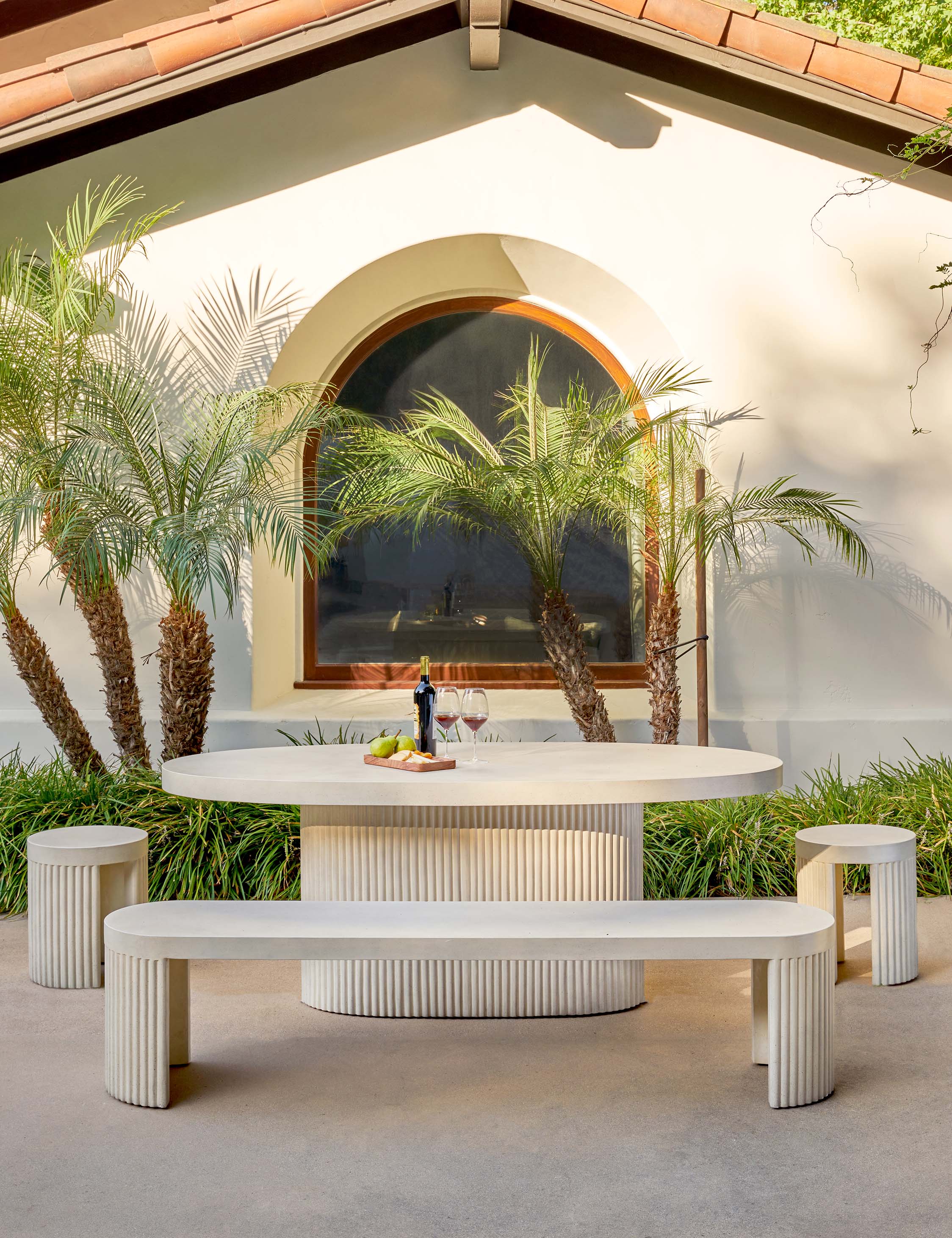 Lulu and Georgia - Lelia Indoor / Outdoor Oval Dining Table