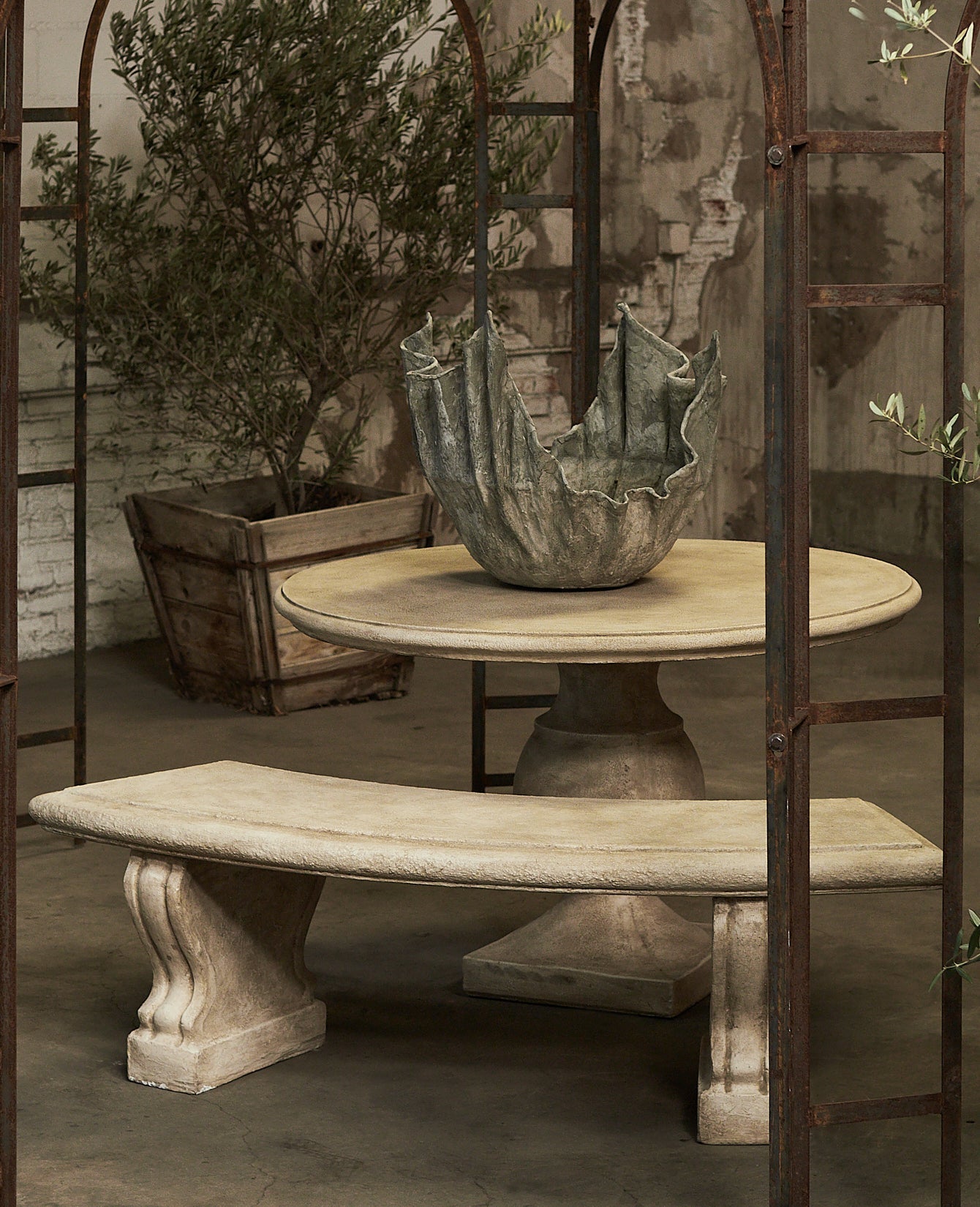 Olive Ateliers - Cast Round Dining Table