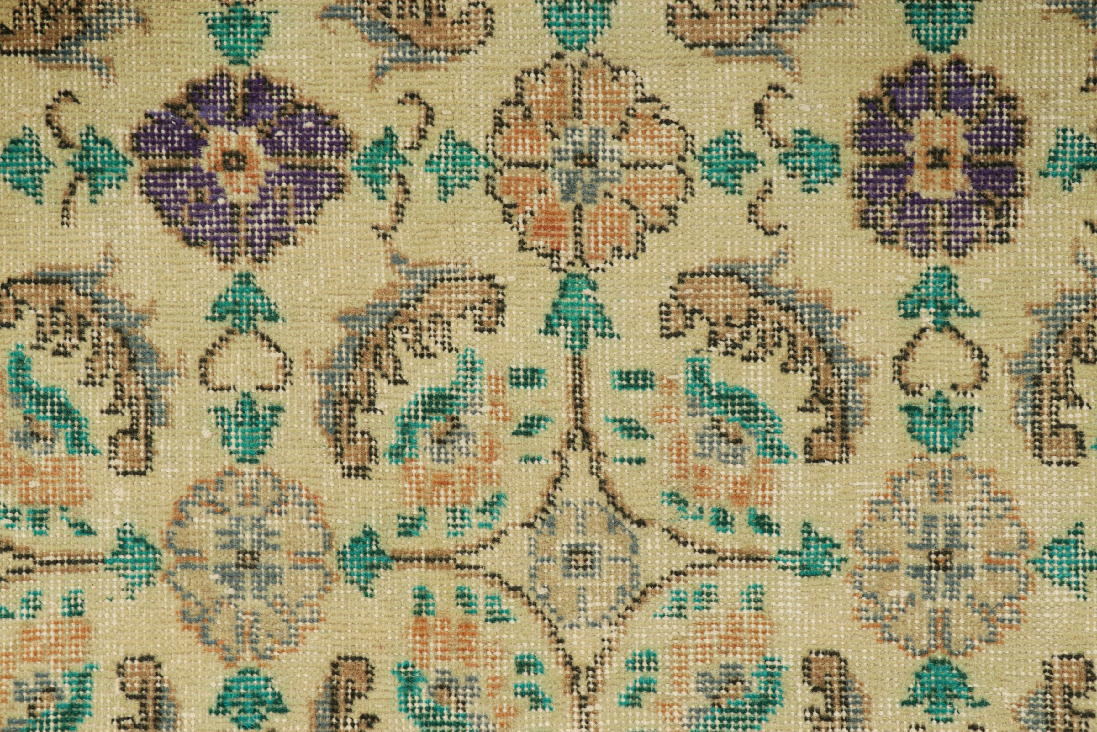 Nicky Kehoe - Beige Floral Pattern Flug 5’3 x 8’11