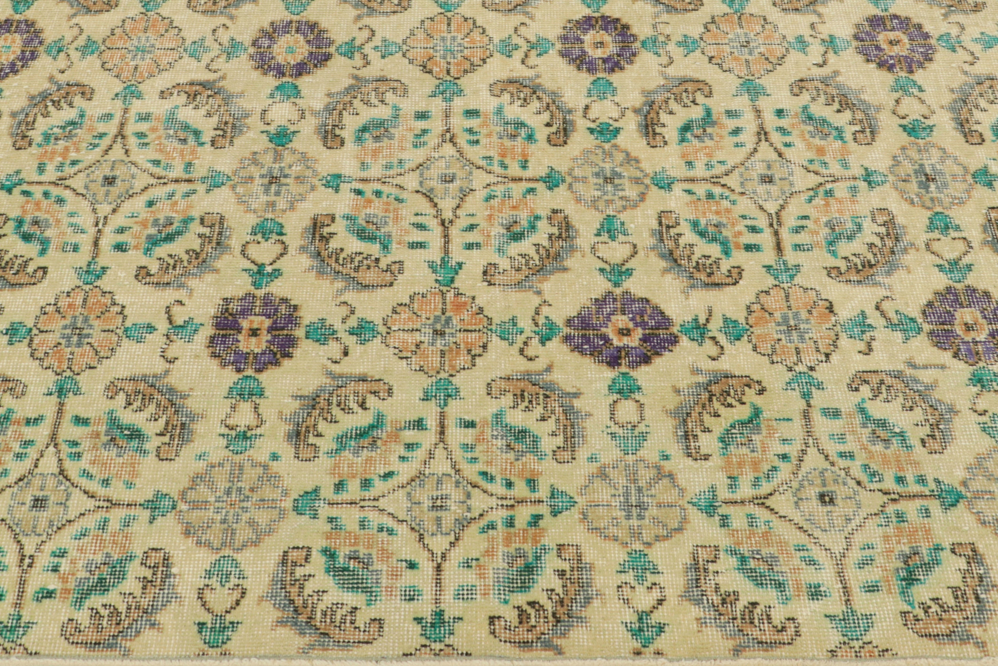 Nicky Kehoe - Beige Floral Pattern Flug 5’3 x 8’11