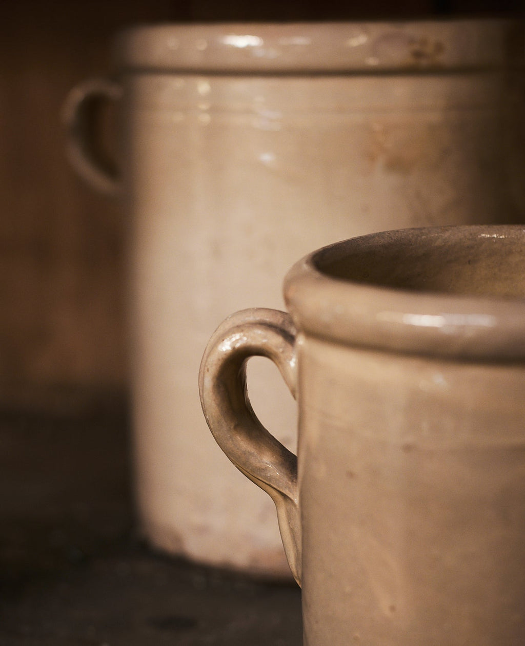 Olive Ateliers - Puglia Handle Jar - Avorio Glaze