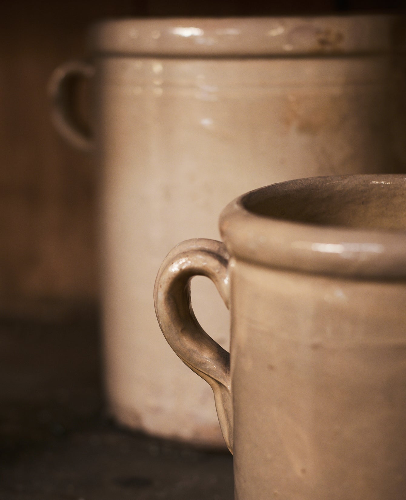 Olive Ateliers - Puglia Handle Jar - Avorio Glaze