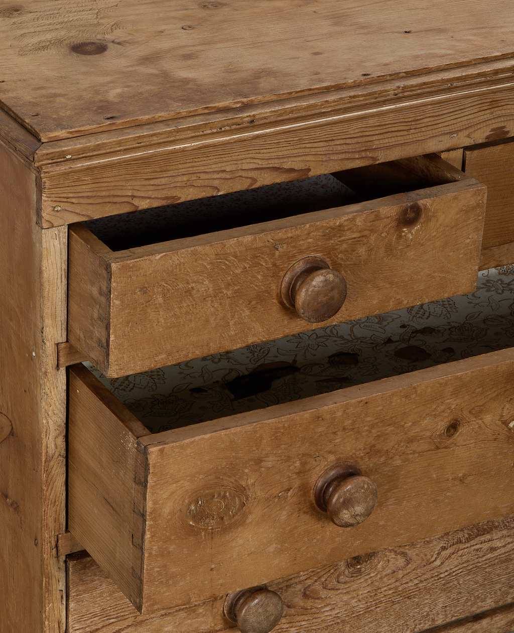 Olive Ateliers - Pine Chest of Drawers