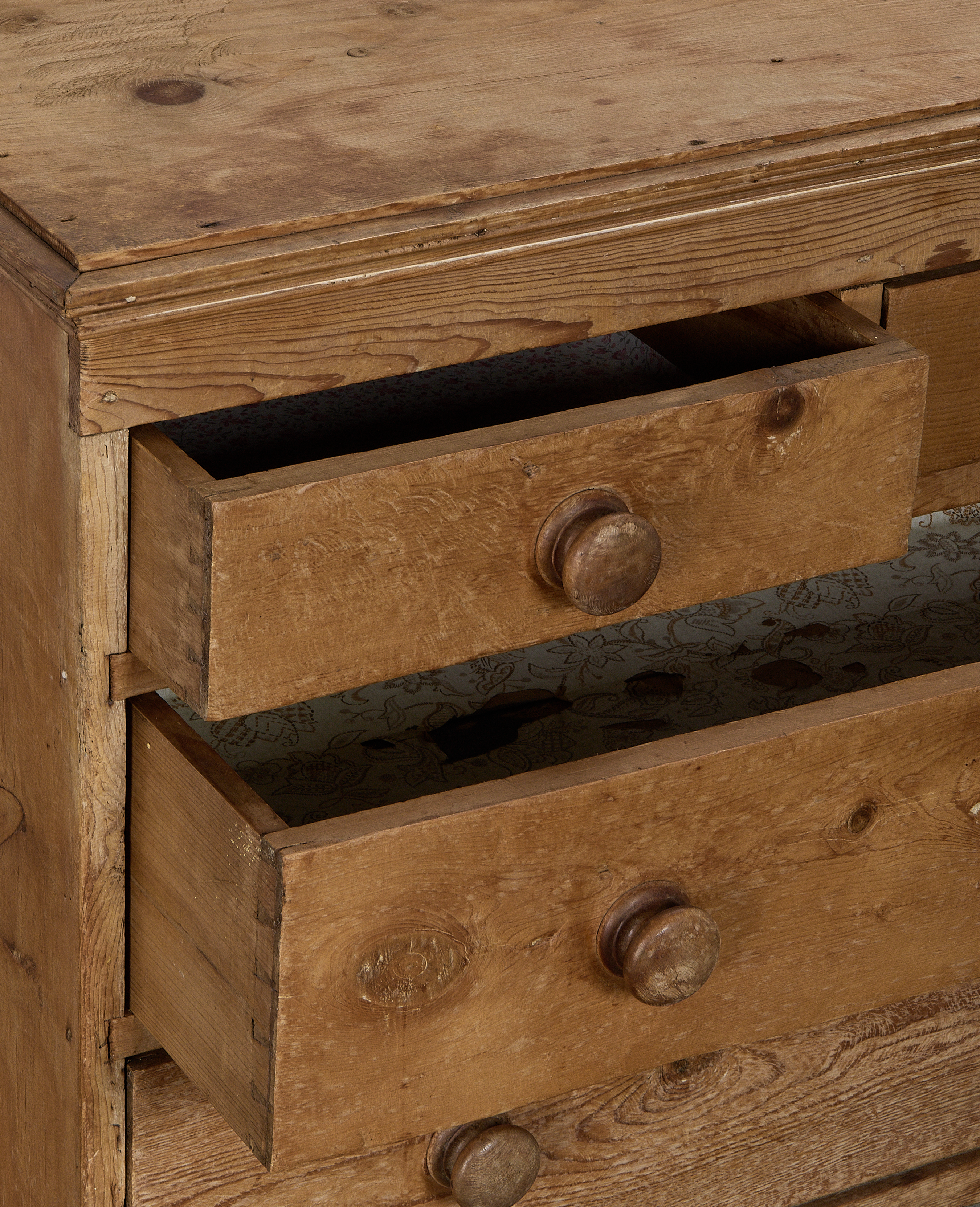 Olive Ateliers - Pine Chest of Drawers