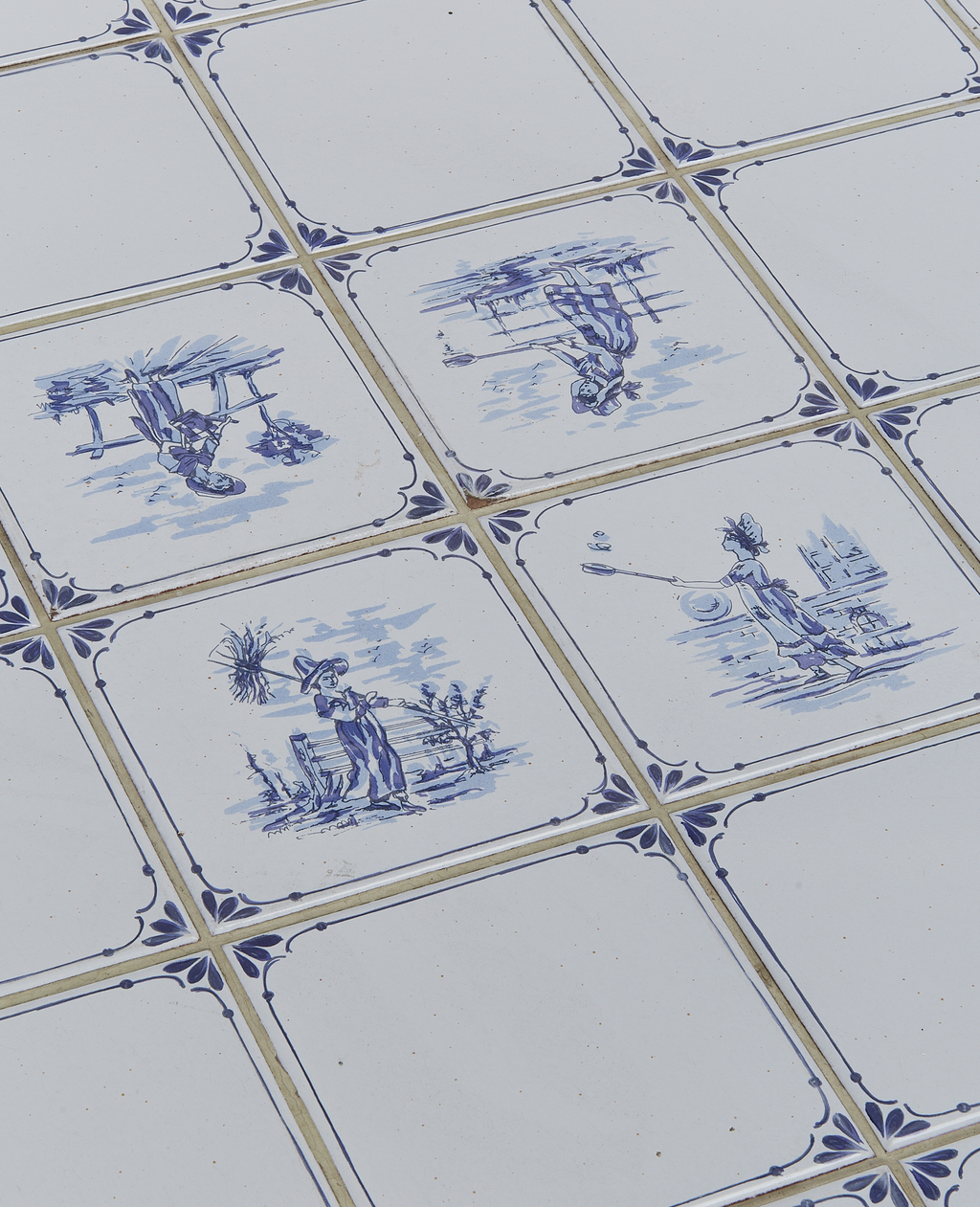 Olive Ateliers - Delft Table