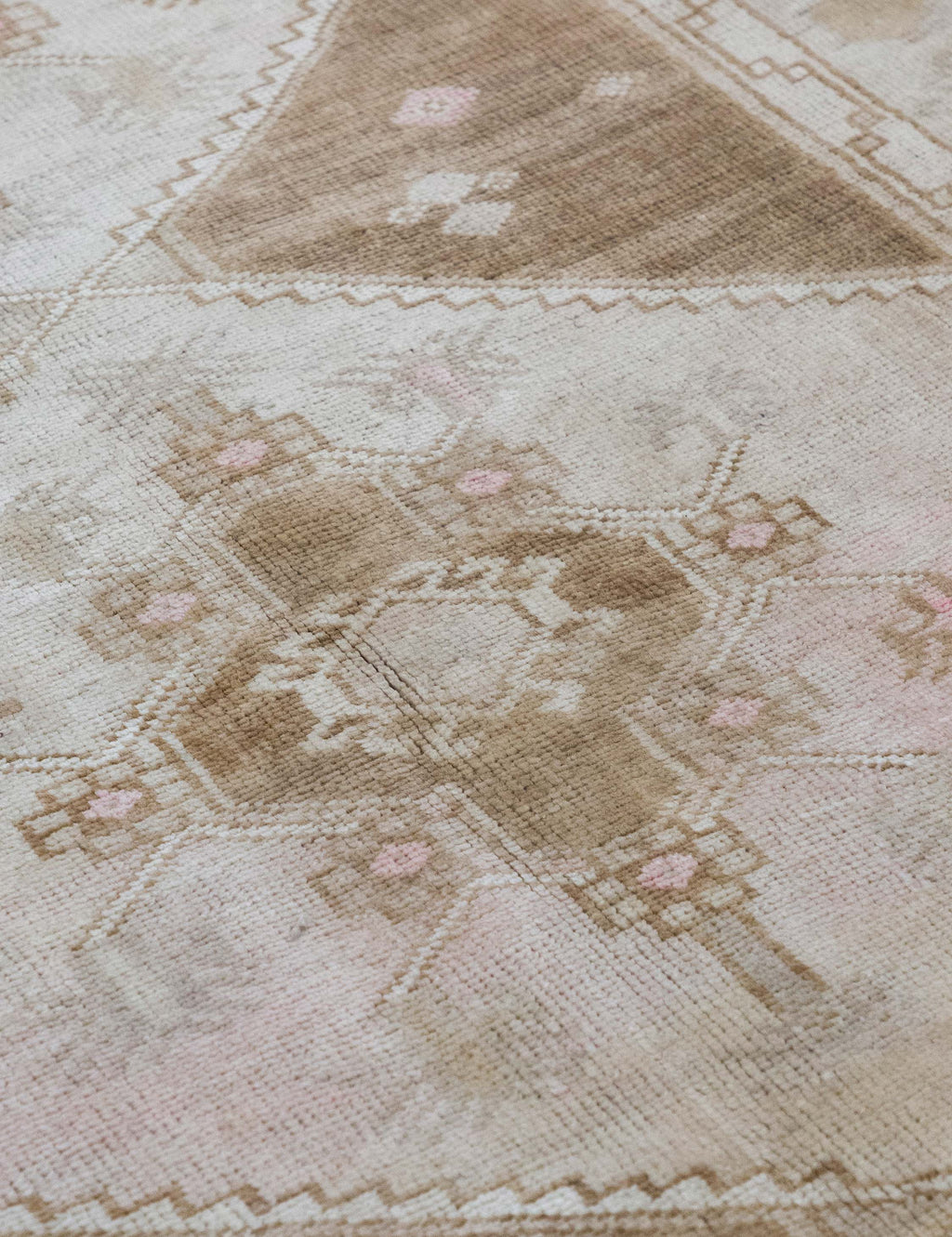 Lulu and Georgia - Vintage Turkish Hand - Knotted Wool Rug No. 601, 4'5" x 7'8"