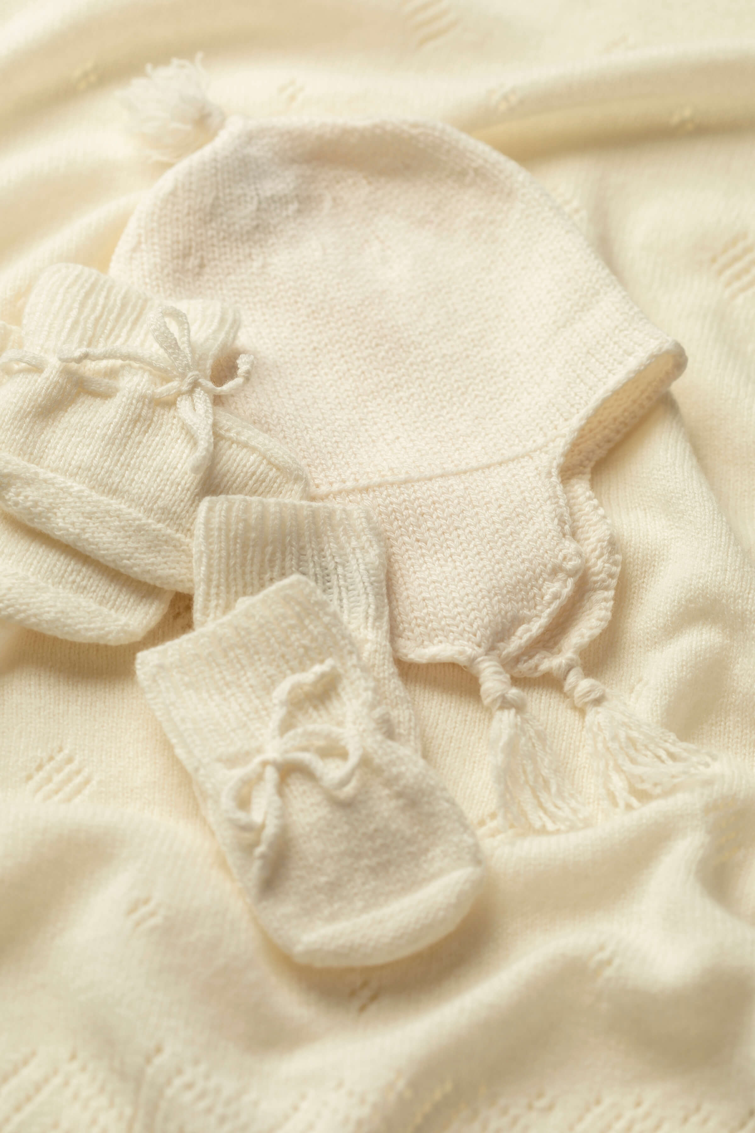Johnstons of Elgin - Baby's White Cashmere Gift Set