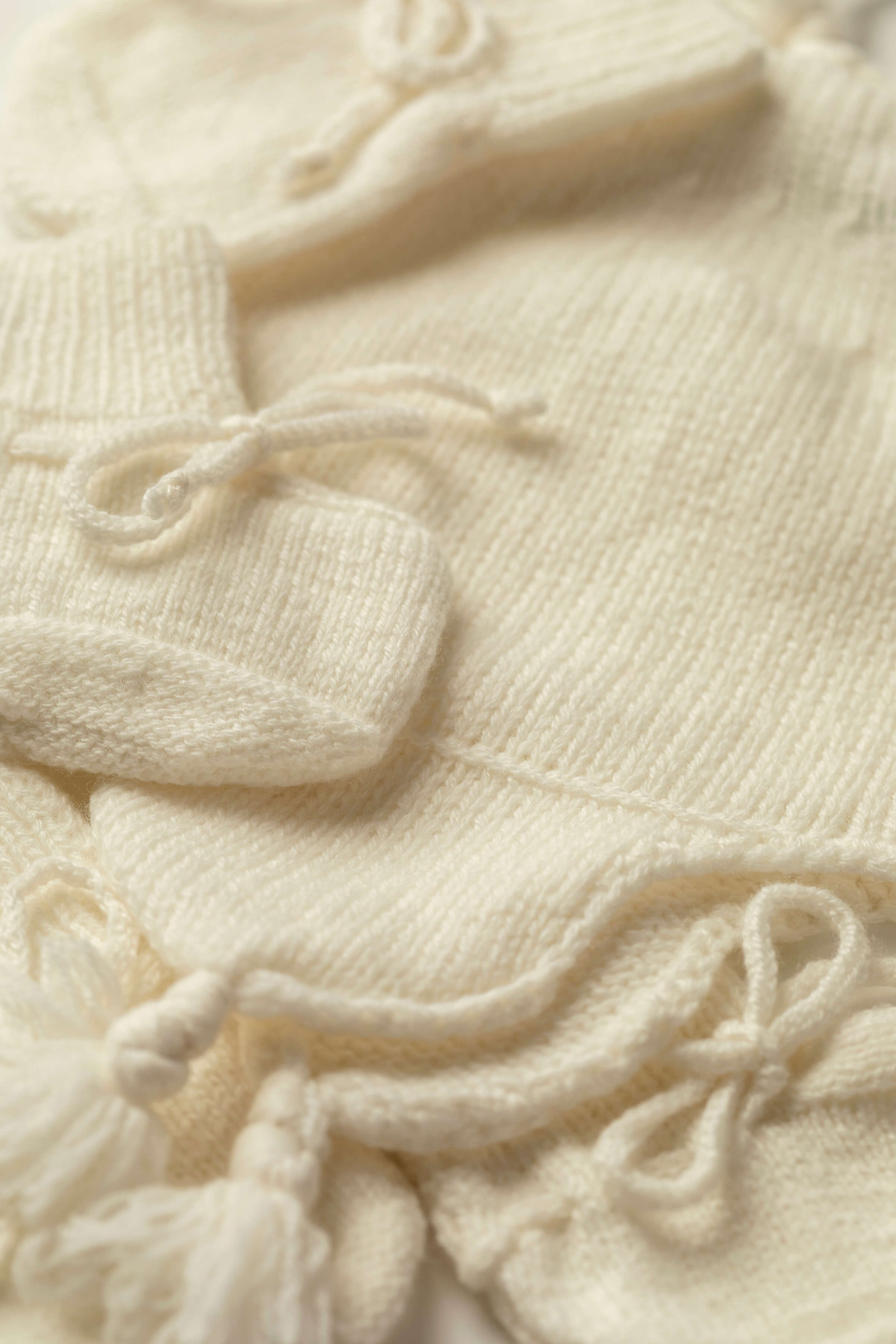 Johnstons of Elgin - Baby's White Cashmere Accessories Gift Set