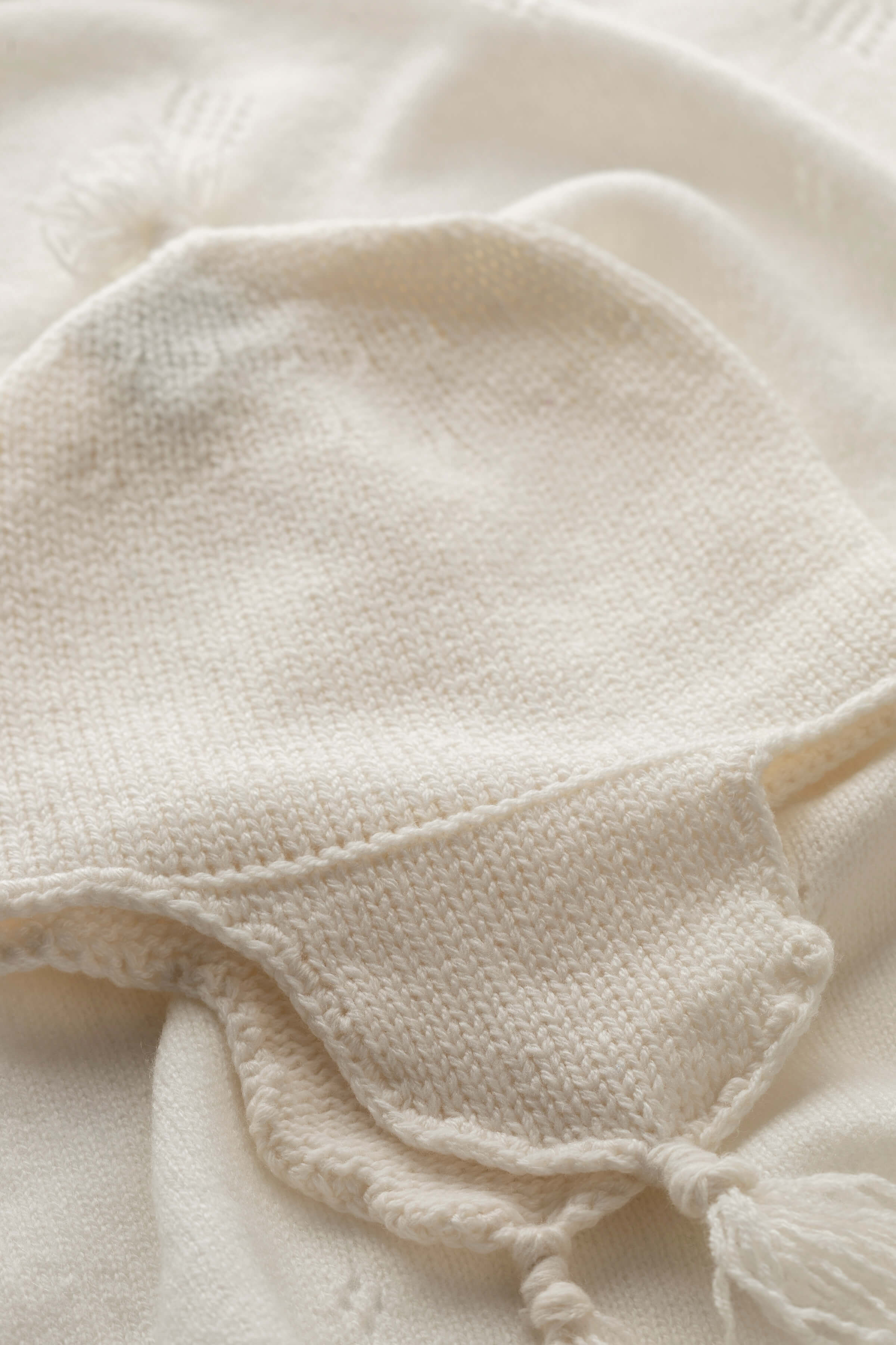 Johnstons of Elgin - White Cashmere Baby Hat with Tassel