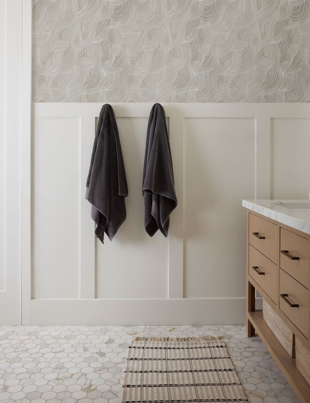 Lulu and Georgia - Alina Wallpaper