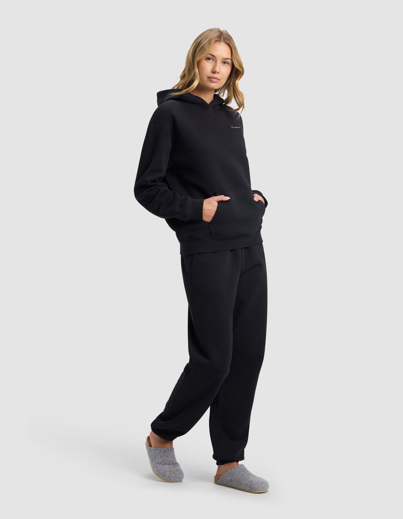 Cozy Earth - Women's Cityscape 2.0 Hoodie & Sweatpant Set