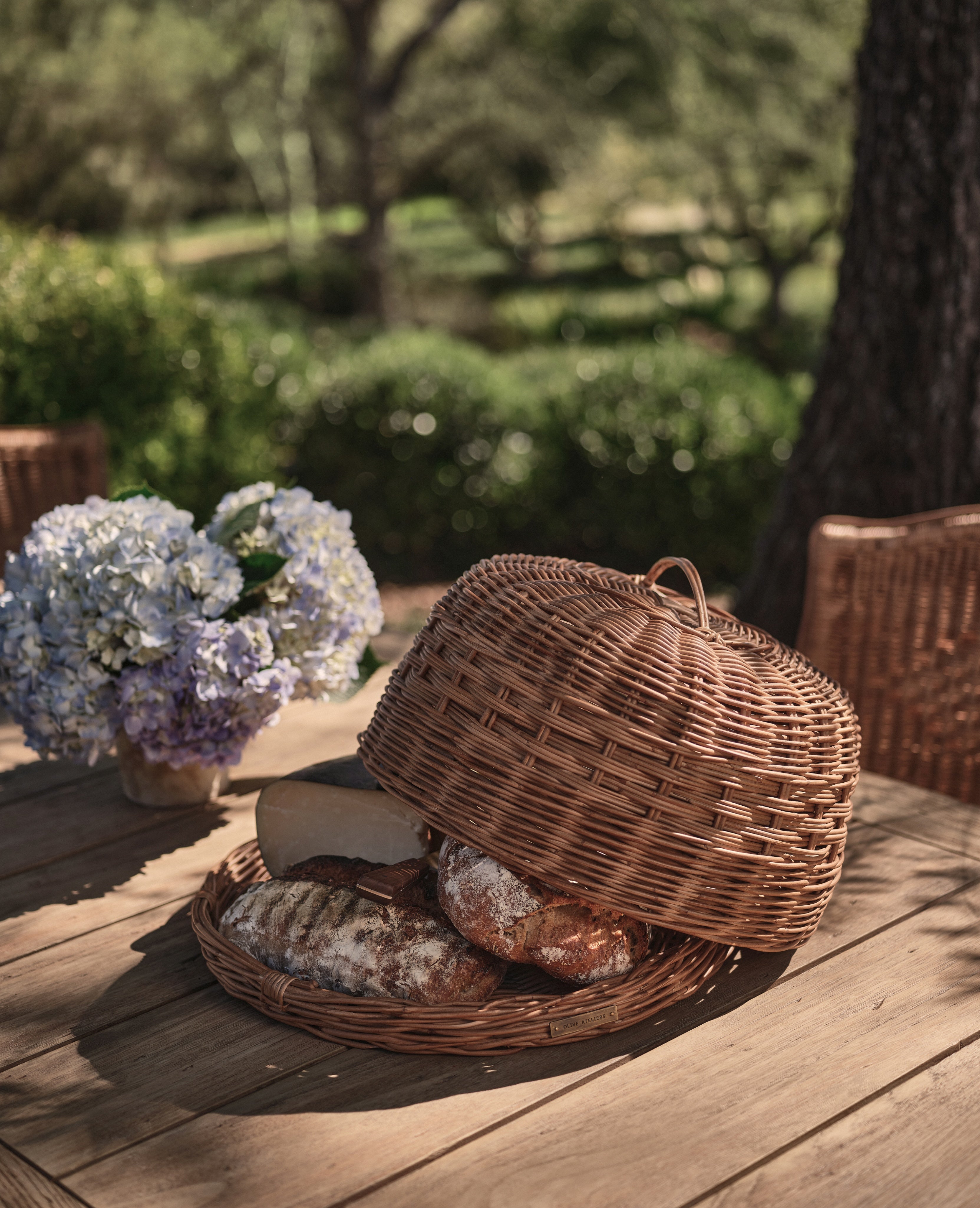 Olive Ateliers - Bessie Cloche & Tray