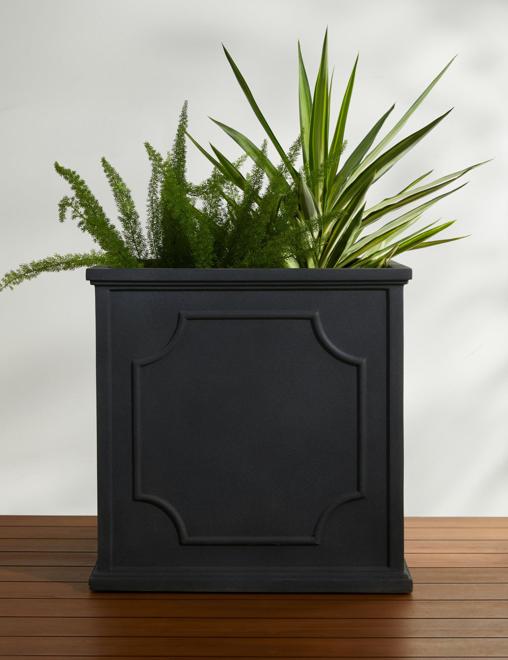 Lulu and Georgia - Cumberland Planter by Campania International