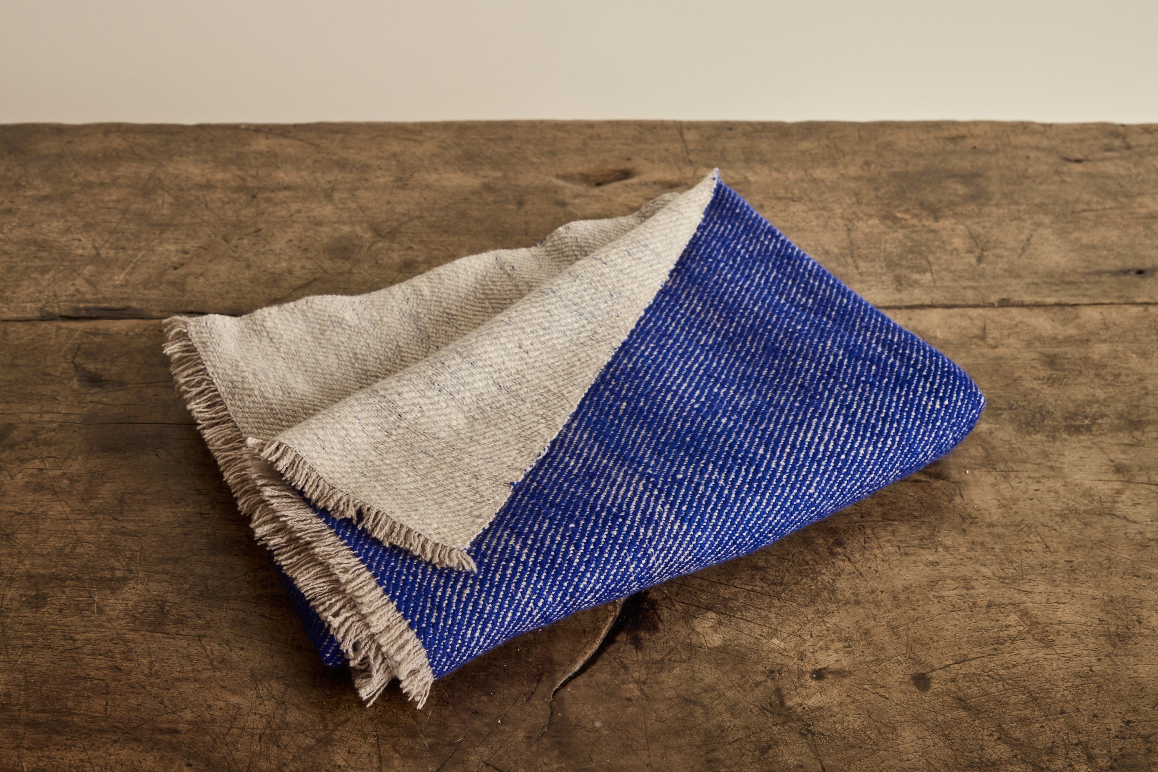 Nicky Kehoe - Cashmere Throw in Blue Ivory