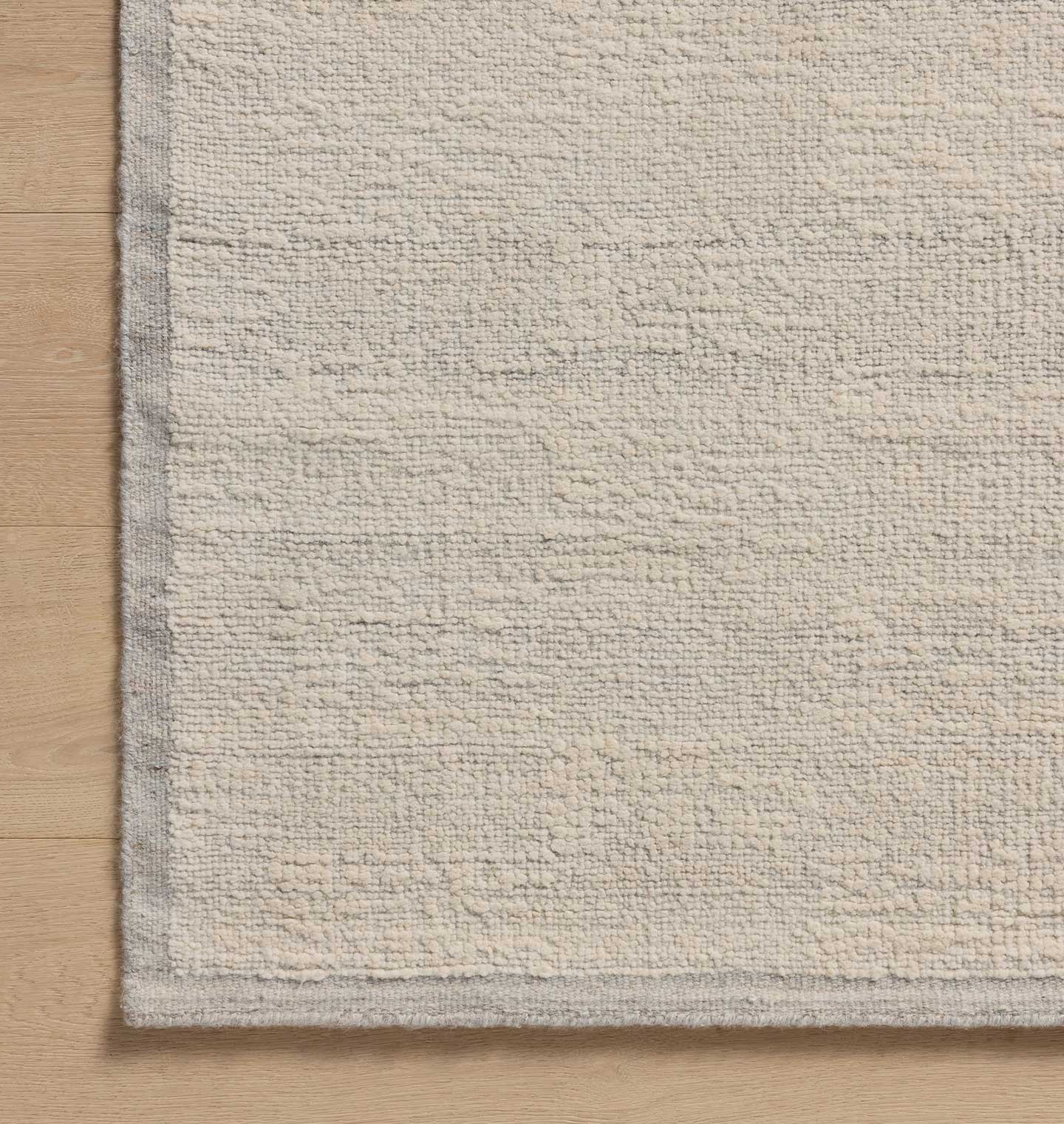 Amber Interiors - Dakota DAK - 01 Mist / Ivory Area Rug