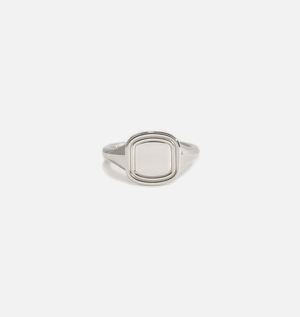 Amber Interiors - The Estate Signet Ring