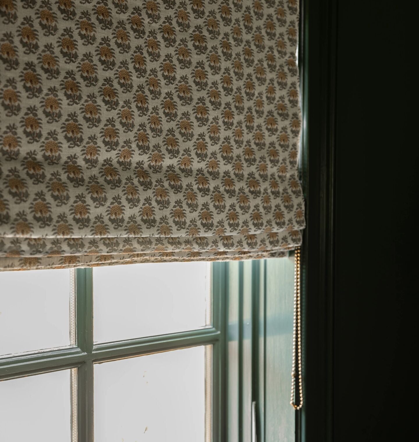 Amber Interiors - Flat Roman Shade