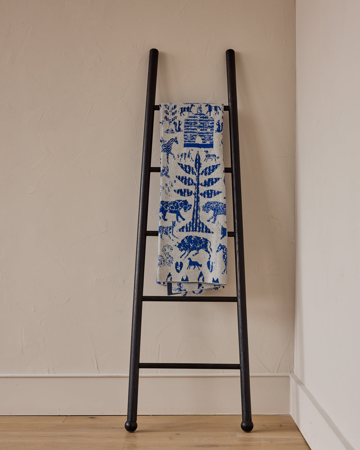 Lostine - Black Bloak Ladder