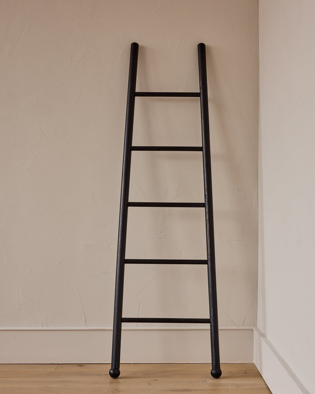Lostine - Black Bloak Ladder