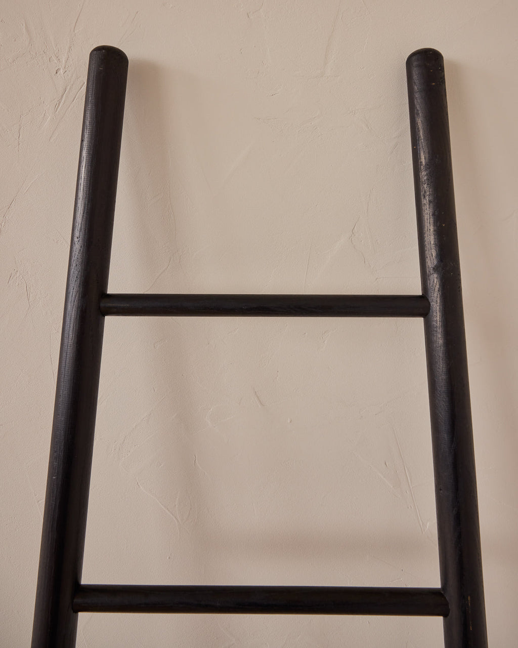 Lostine - Black Bloak Ladder