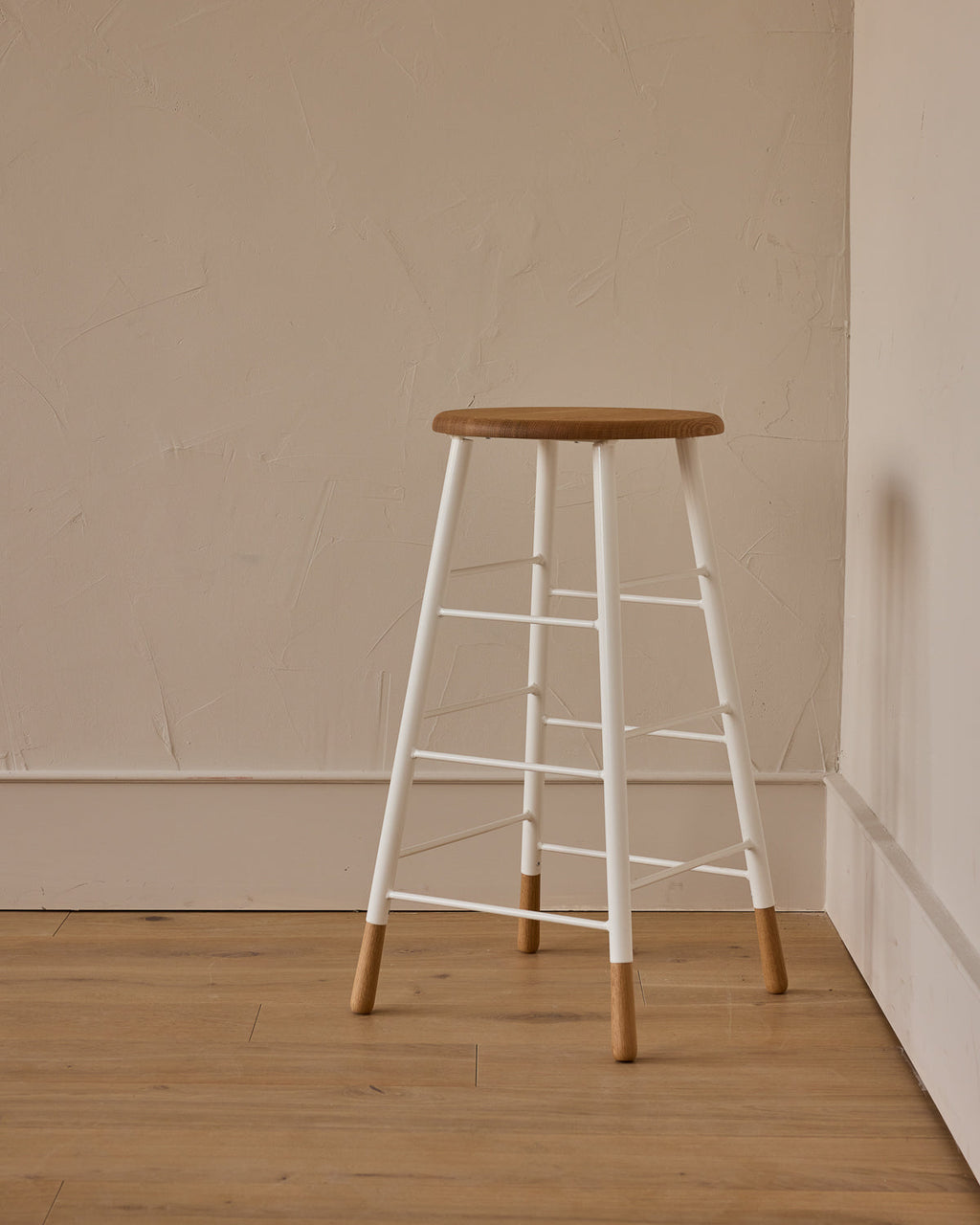Lostine - Gordon Stools - White Base