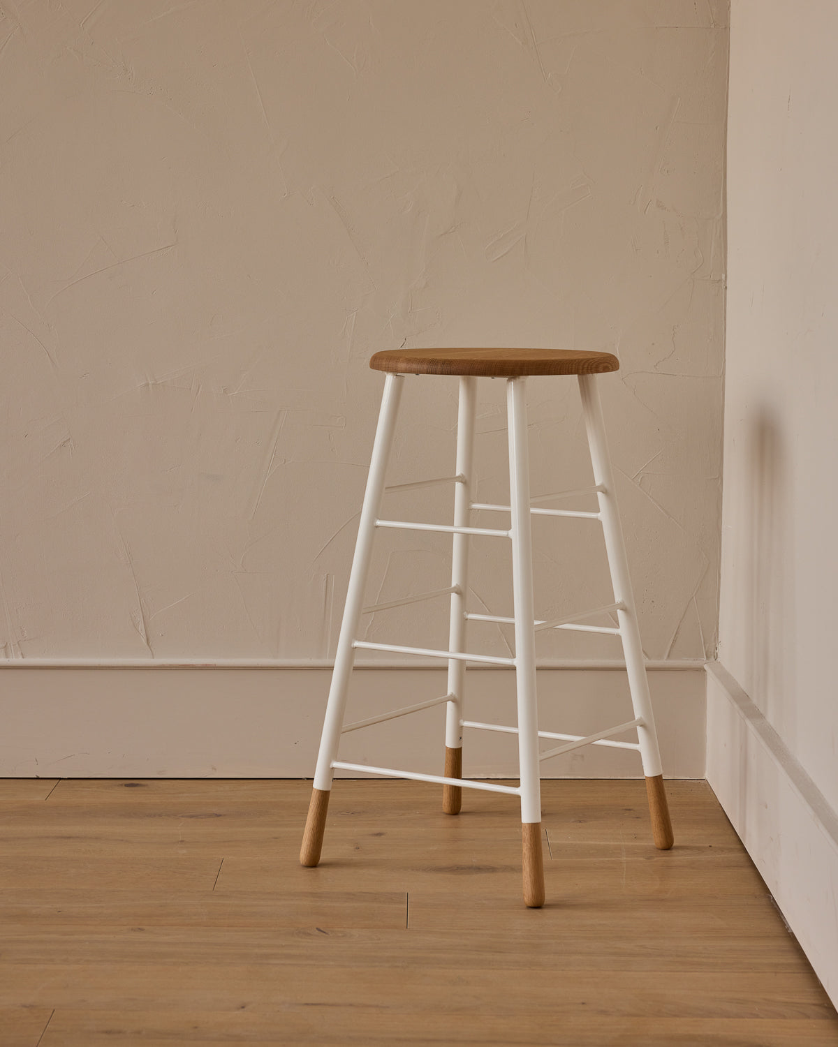 Lostine - Gordon Stools - White Base