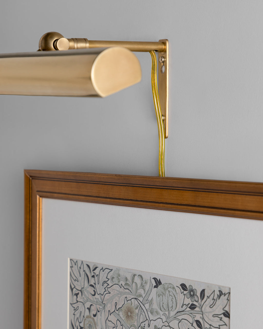 McGee & Co - Frame Makers Plug - In Picture Light