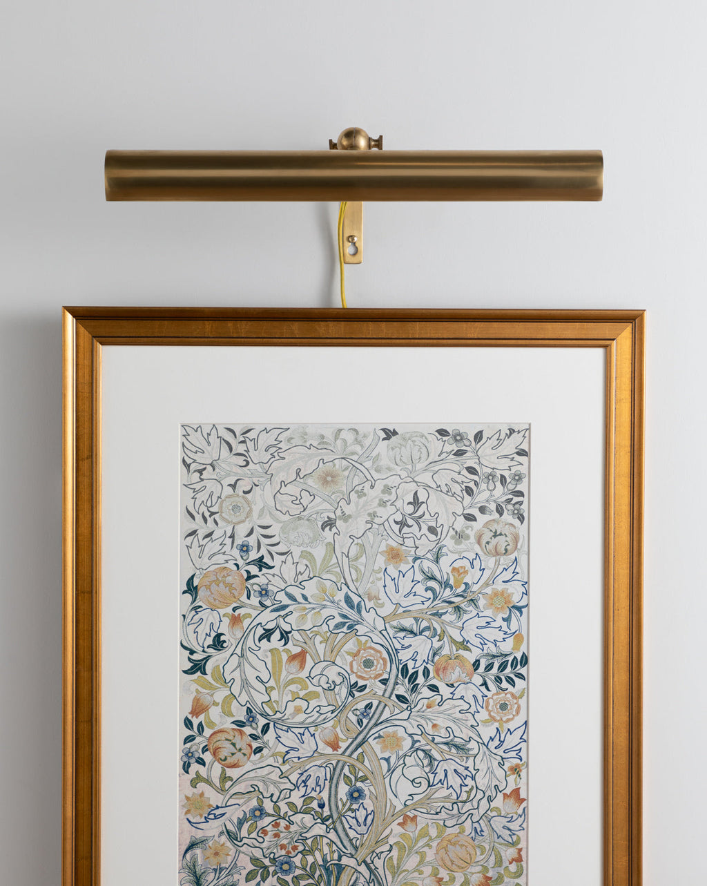 McGee & Co - Frame Makers Plug - In Picture Light