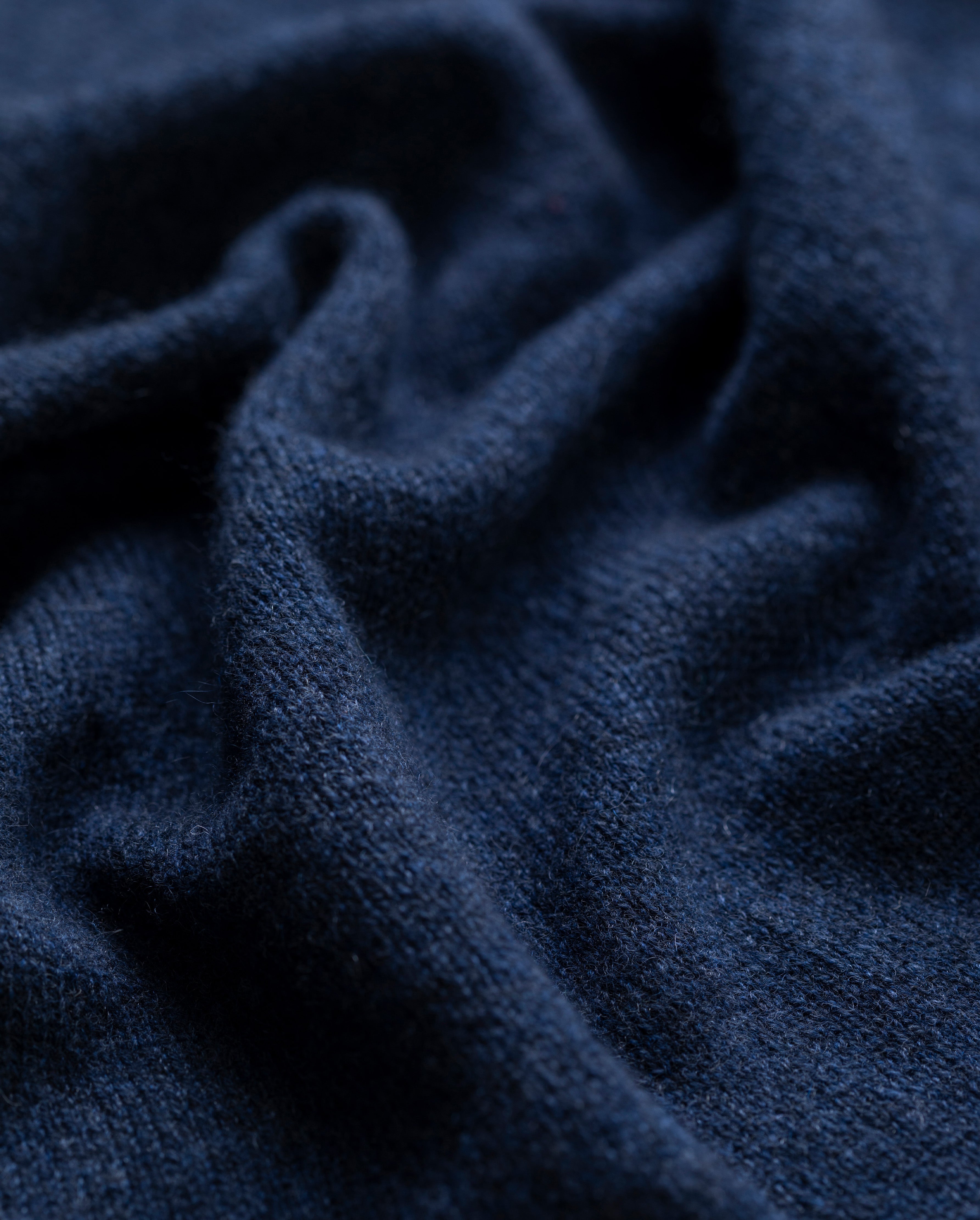 Johnstons of Elgin - Raeburn Navy Cashmere Travel Stole