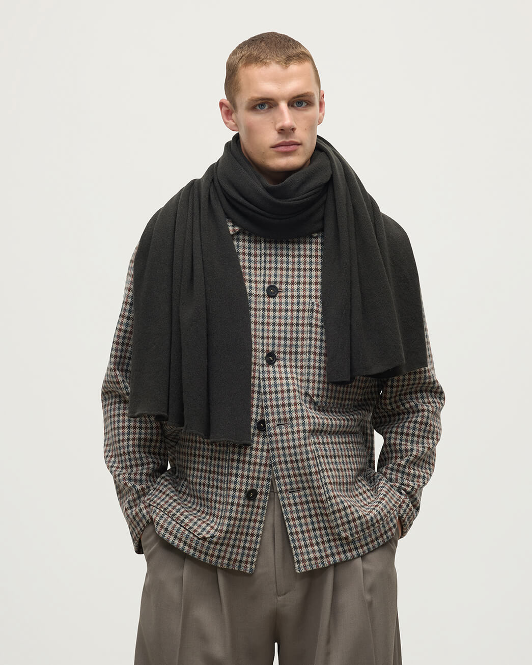 Johnstons of Elgin - Gauzy Cashmere Dark Grey Travel Stole
