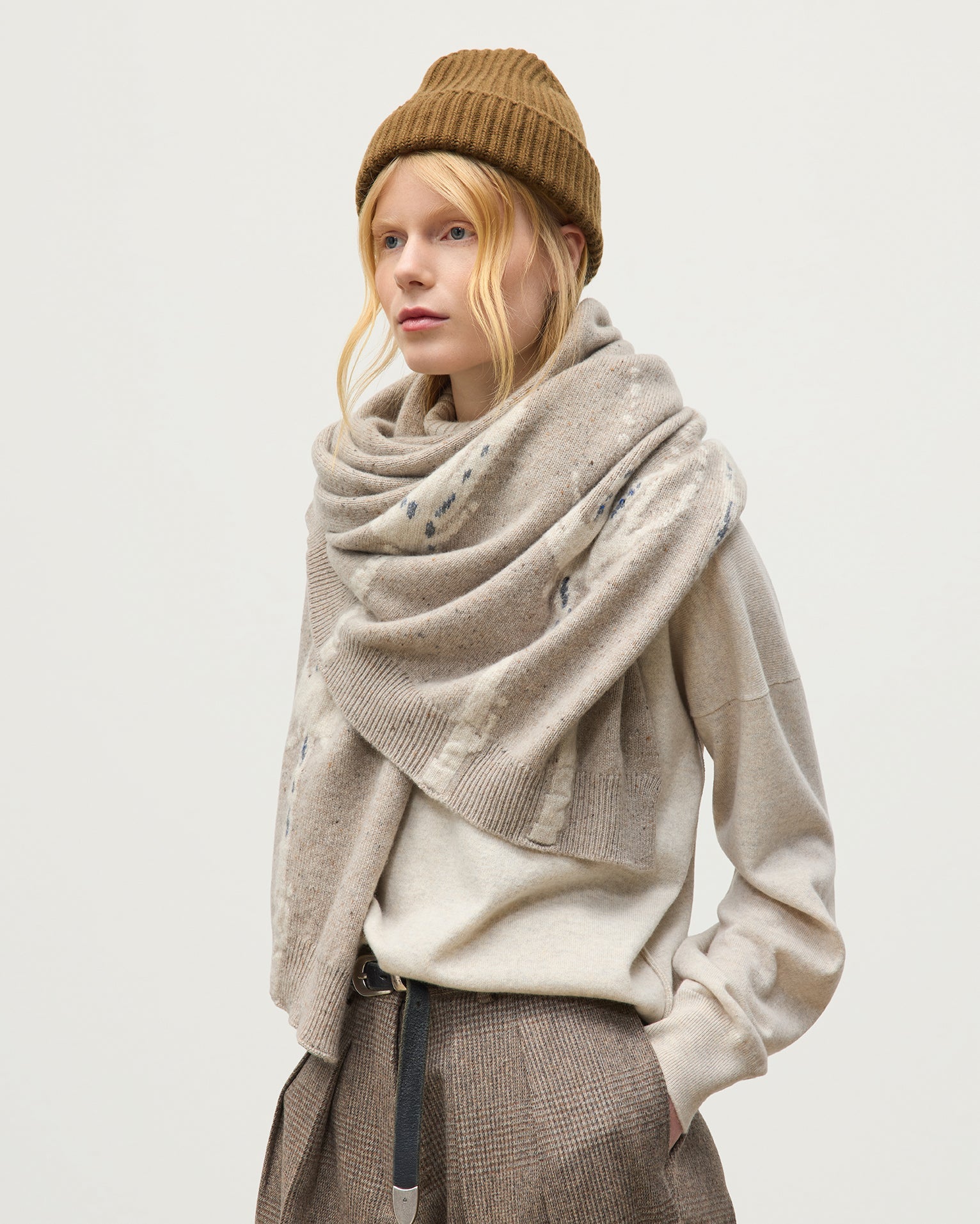 Johnstons of Elgin - Wild Thistle Intarsia Natural Cashmere Wrap