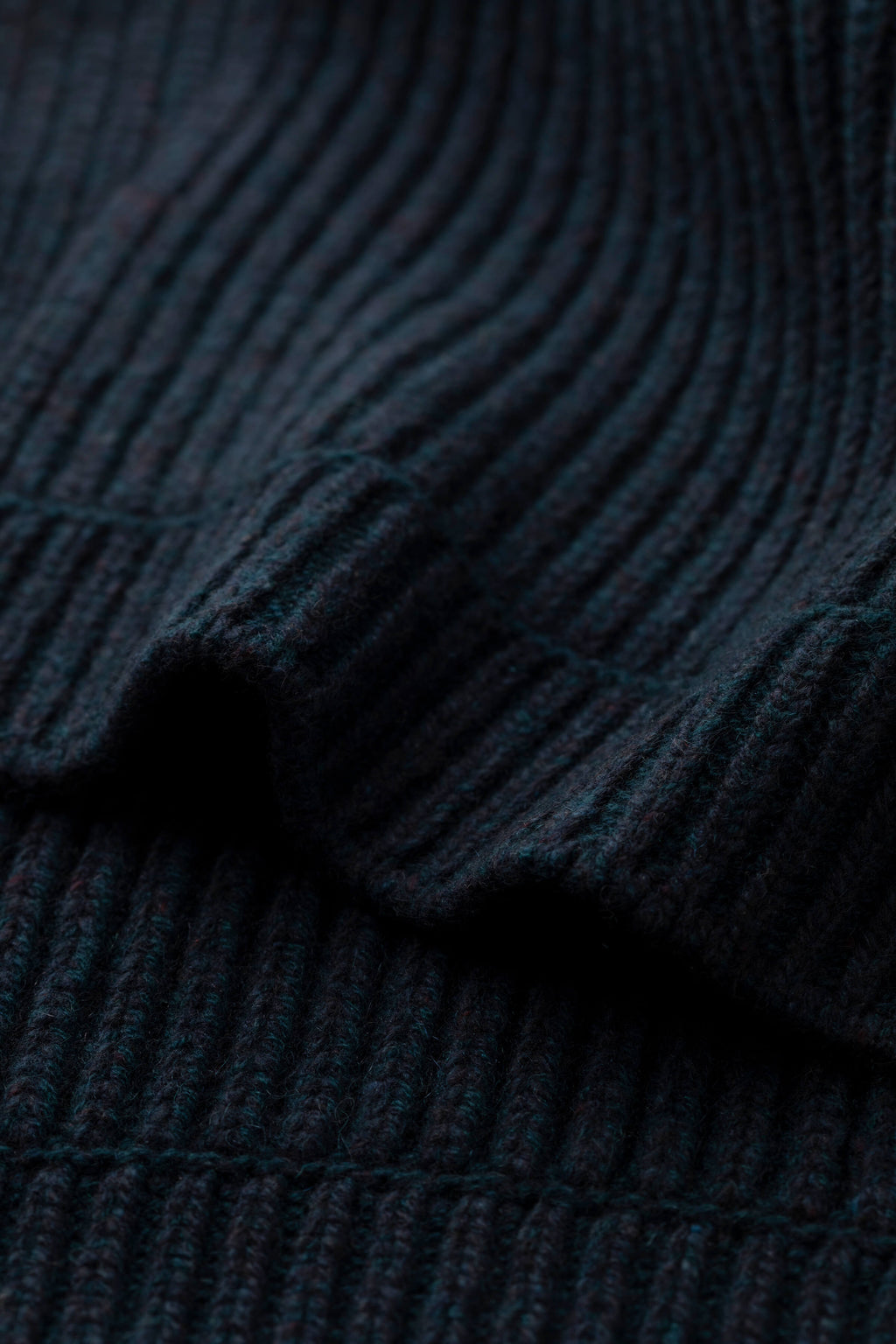 Johnstons of Elgin - Donegal Cashmere Dark Navy Knitted Scarf