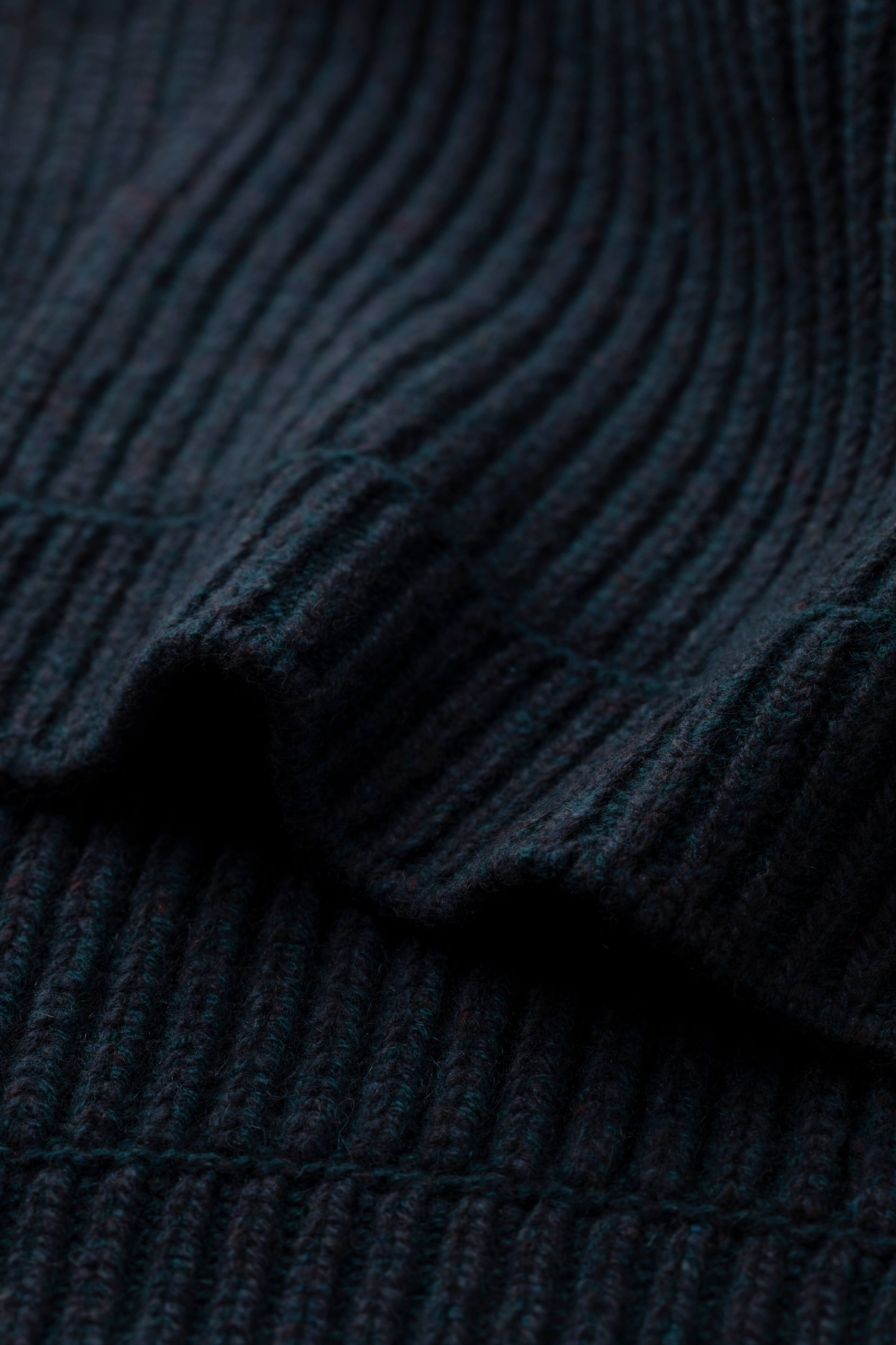 Johnstons of Elgin - Donegal Cashmere Dark Navy Knitted Scarf