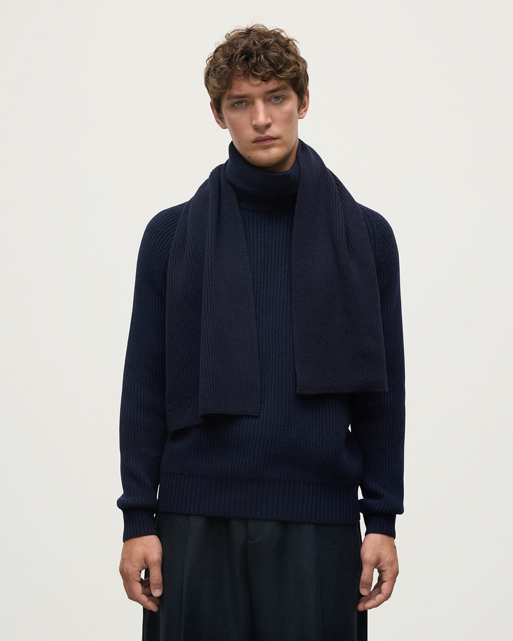 Johnstons of Elgin - Ribbed Dark Navy Cashmere Scarf