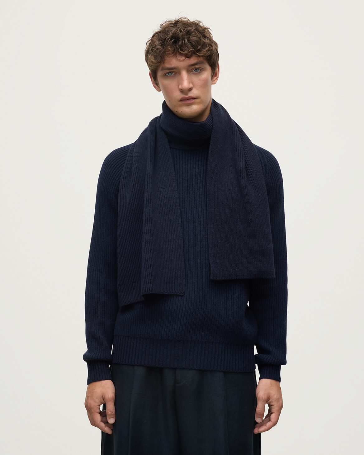 Johnstons of Elgin - Ribbed Dark Navy Cashmere Scarf