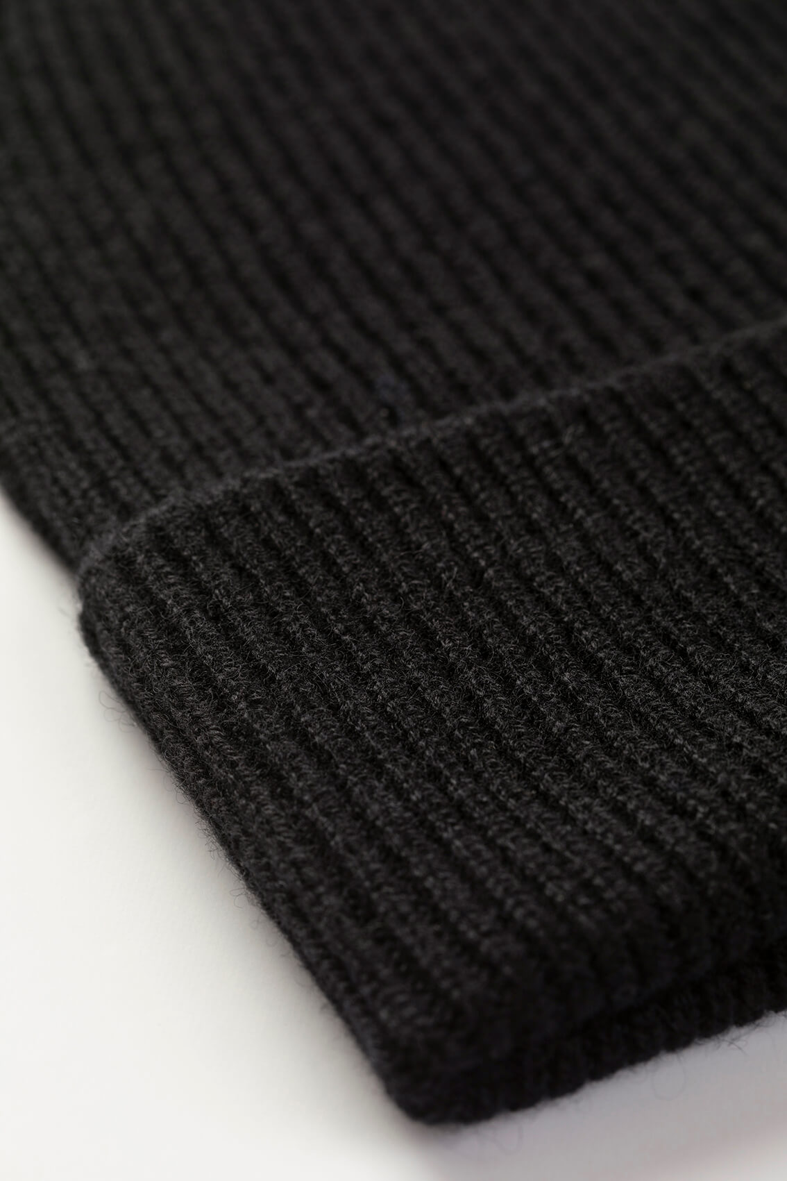 Johnstons of Elgin - Slouchy Black Cashmere Beanie