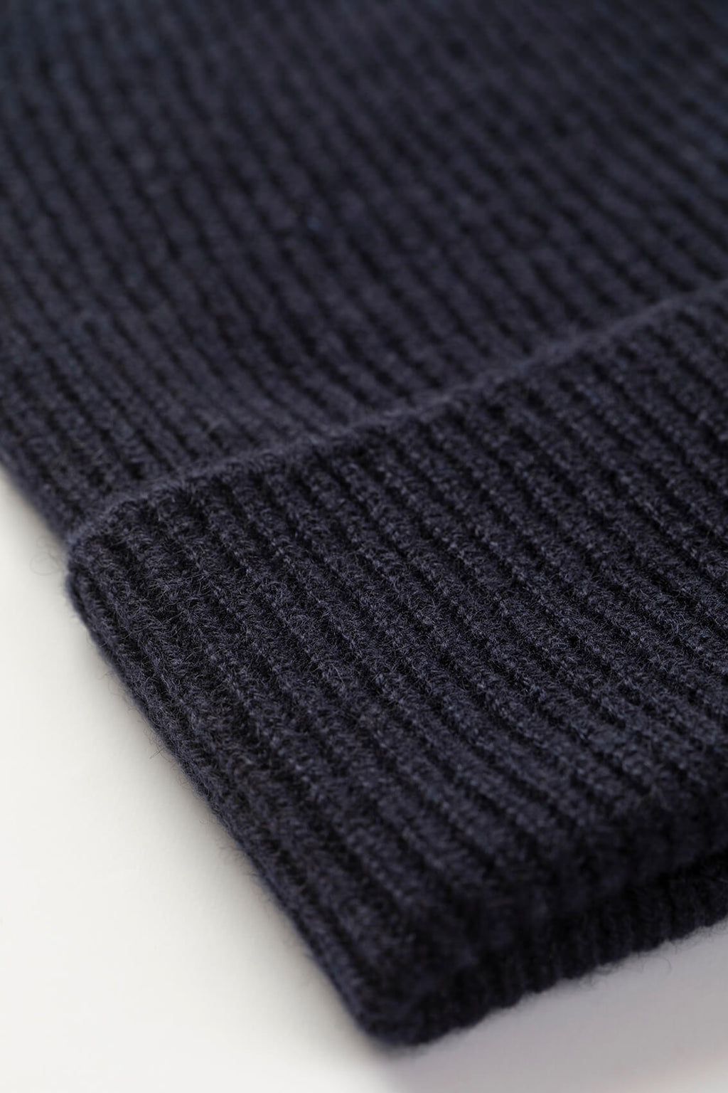 Johnstons of Elgin - Slouchy Dark Navy Cashmere Beanie